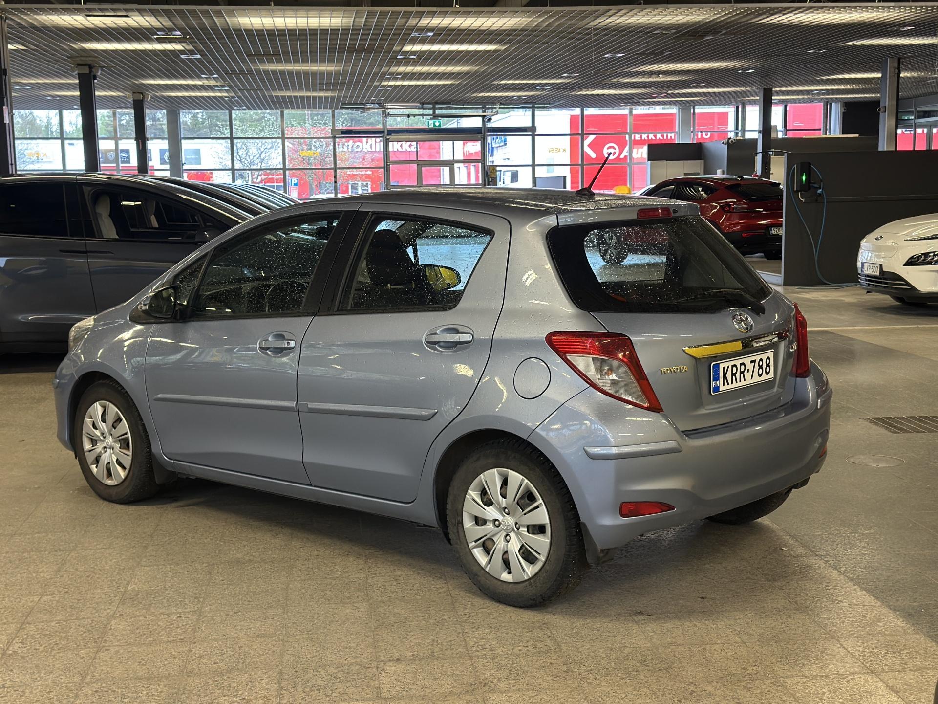 TOYOTA Yaris 2013