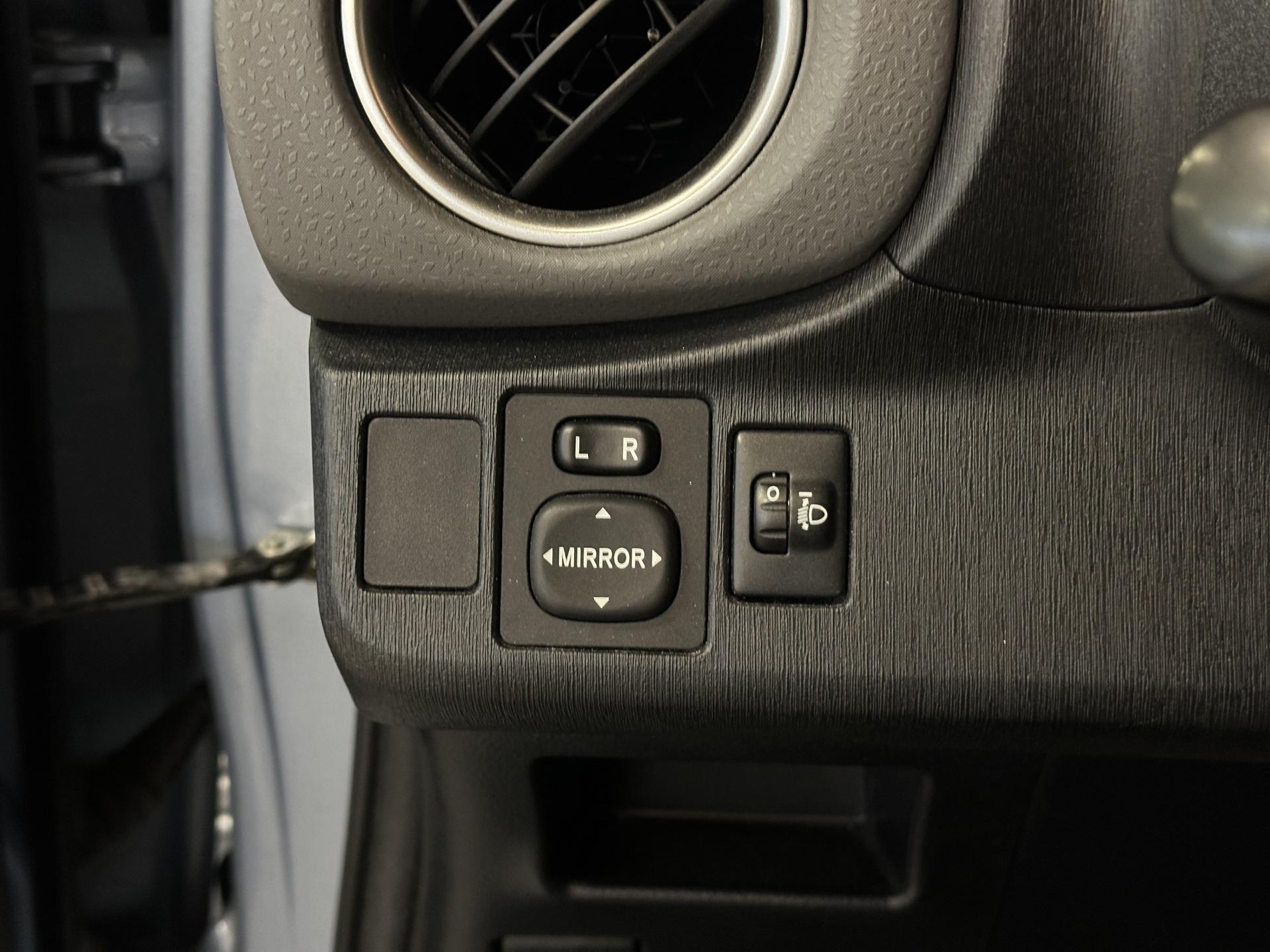 TOYOTA Yaris 2013