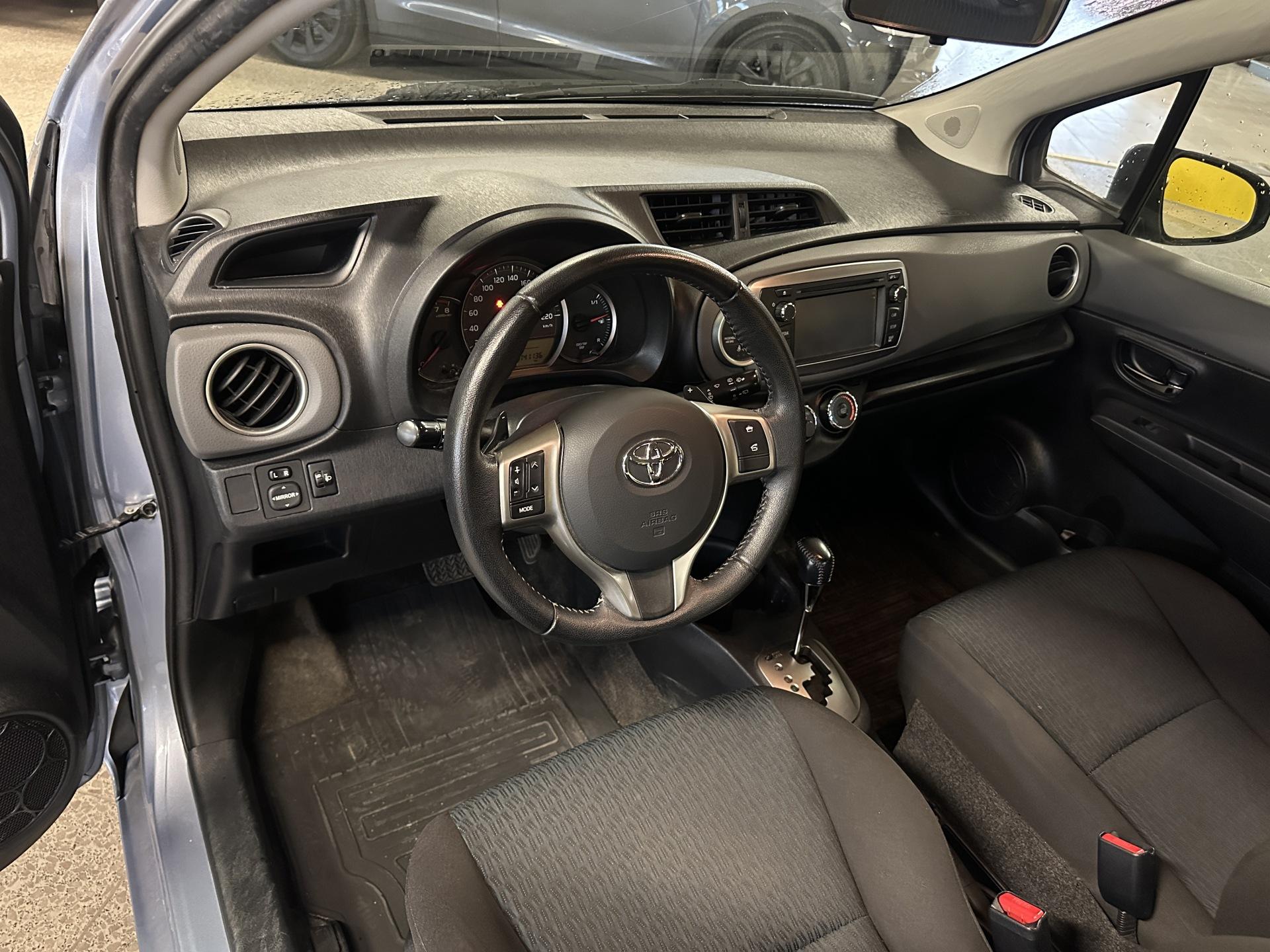 TOYOTA Yaris 2013