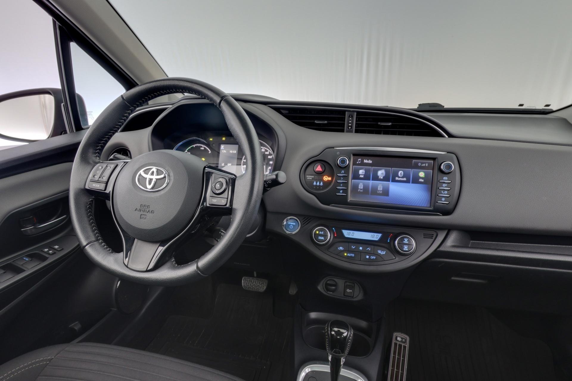 TOYOTA Yaris 2018