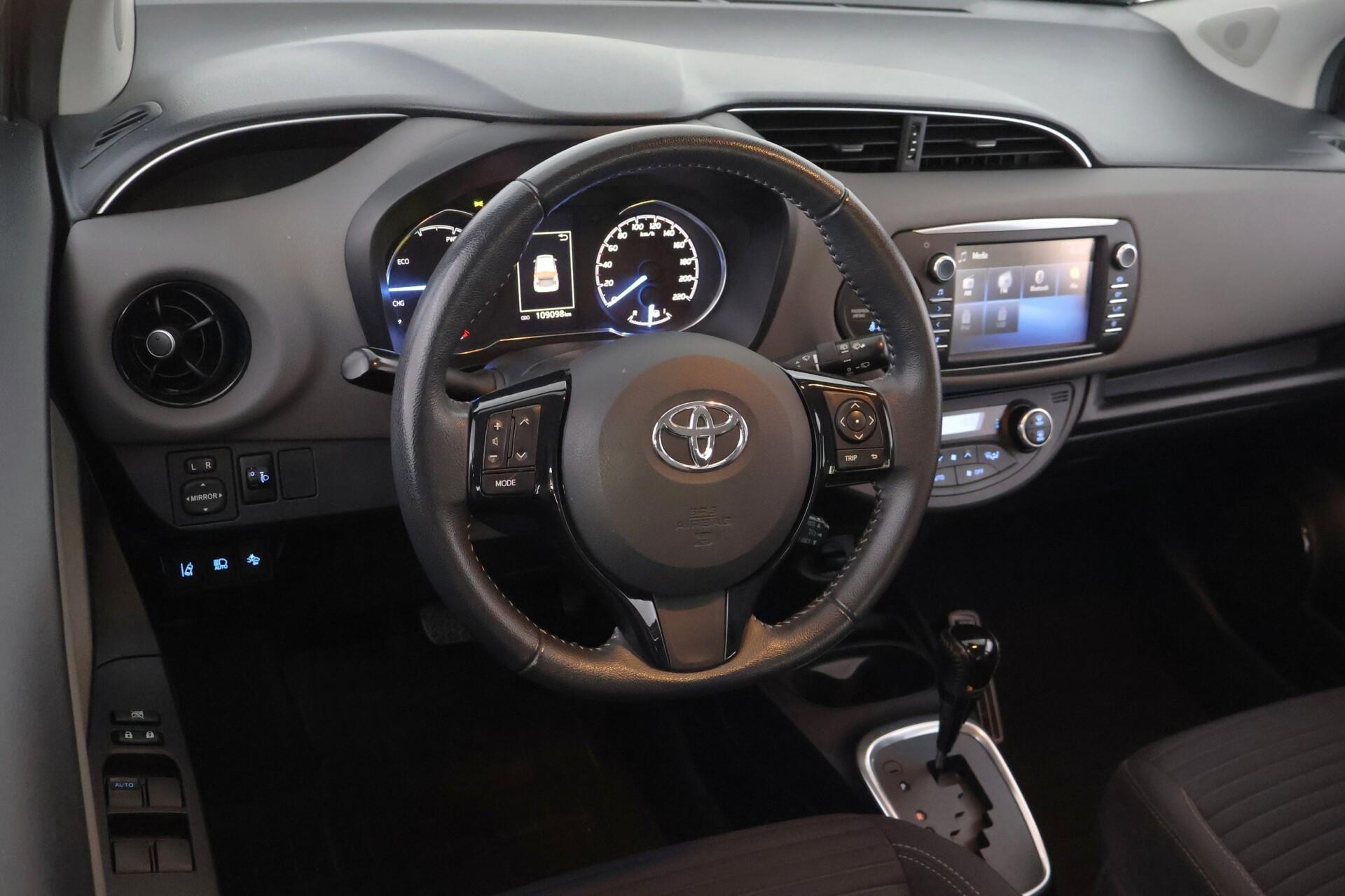 TOYOTA Yaris 2018