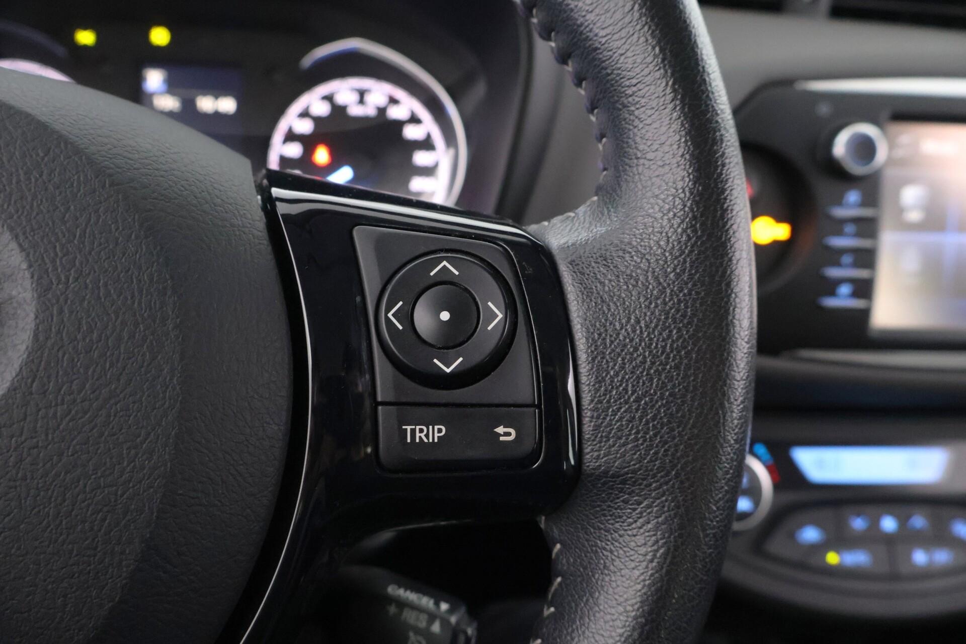 TOYOTA Yaris 2018