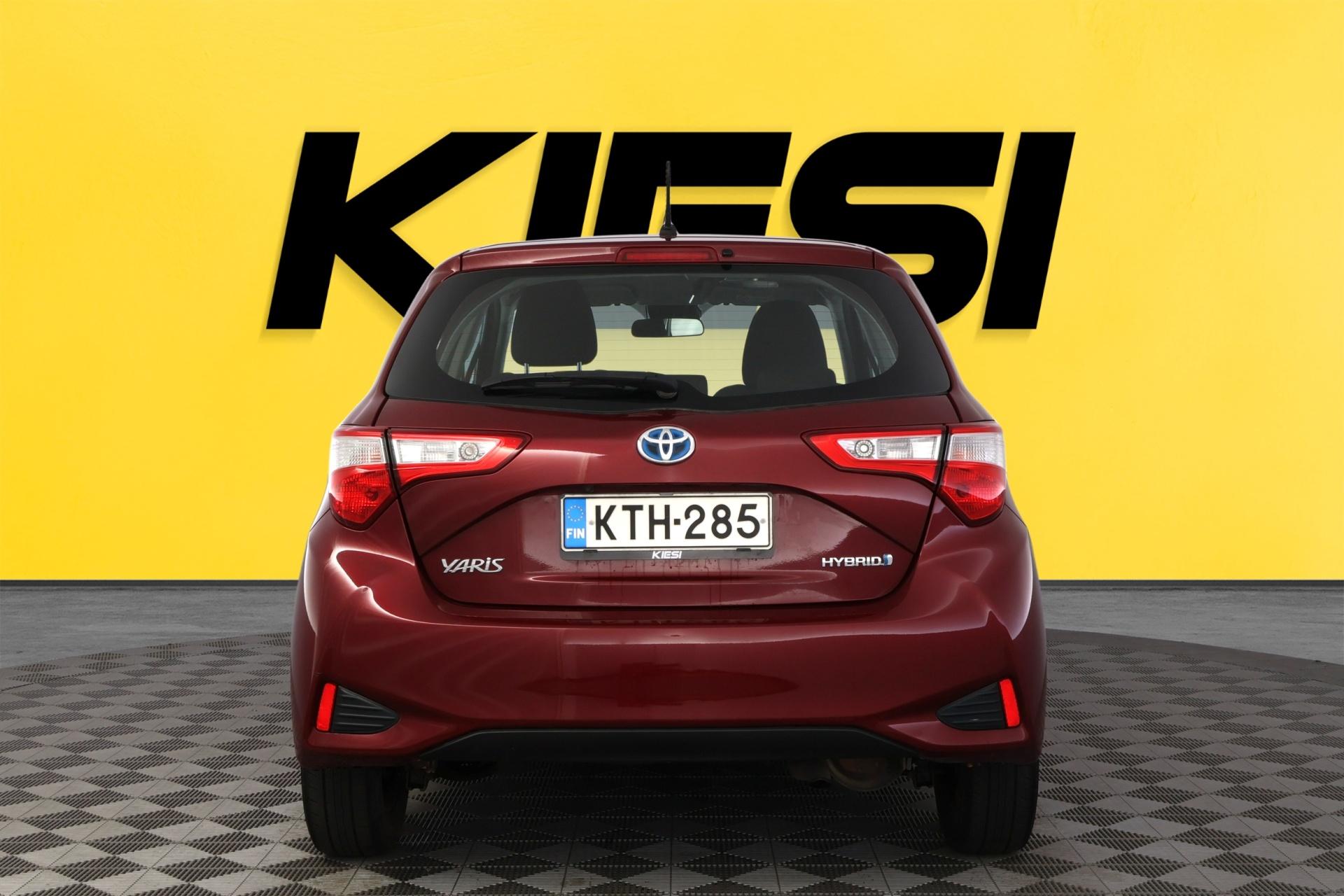 TOYOTA Yaris 2018