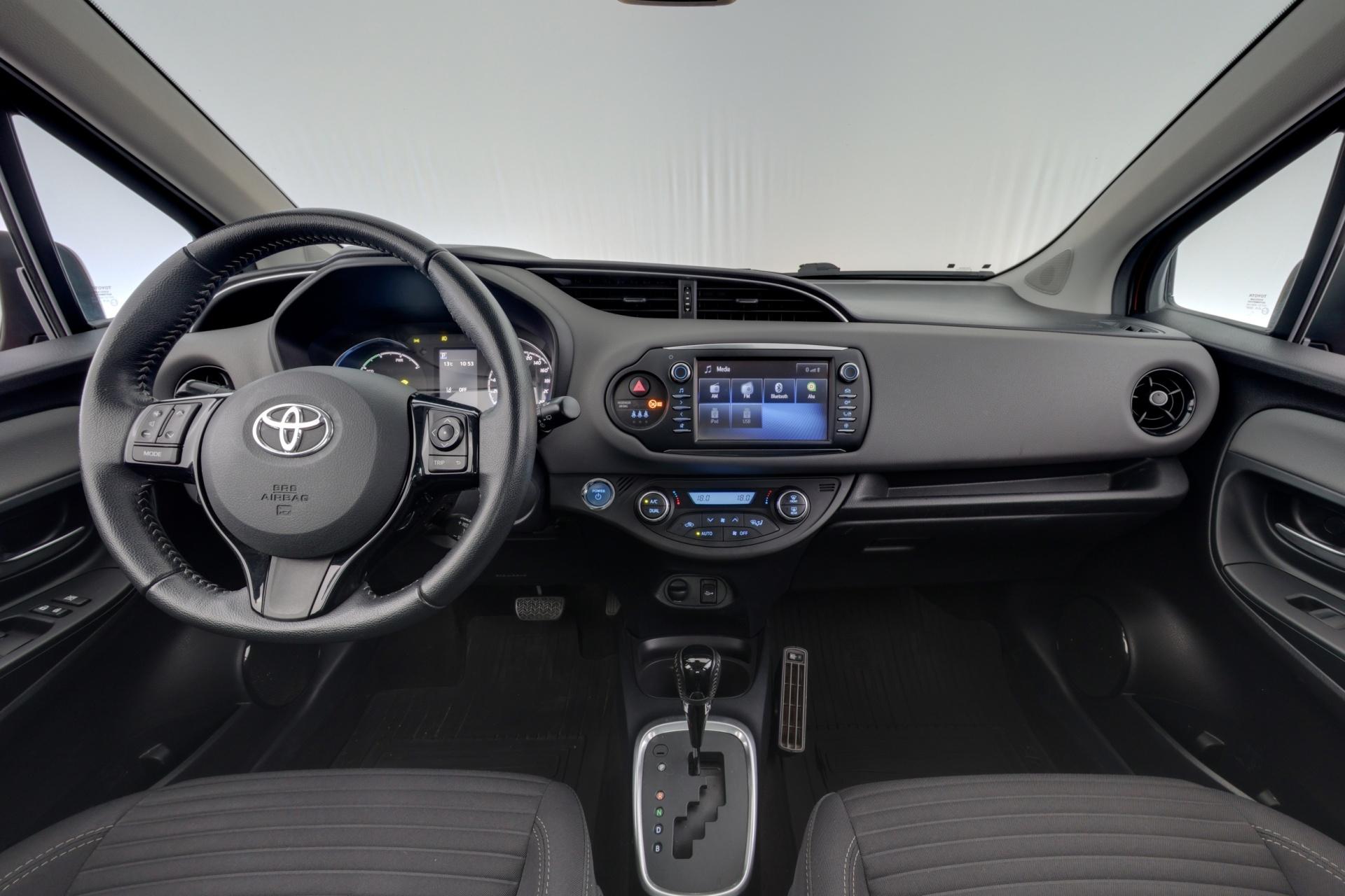 TOYOTA Yaris 2018