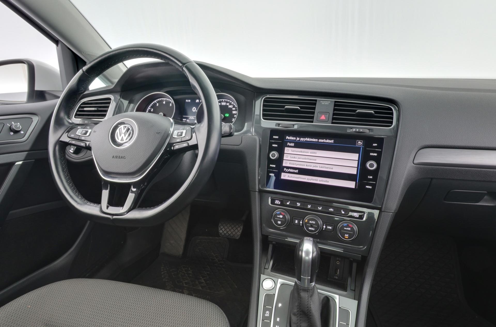 VOLKSWAGEN Golf 2018