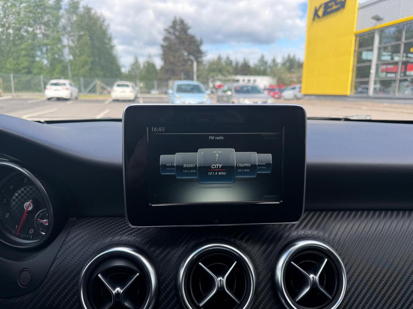 MERCEDES-BENZ A 2016