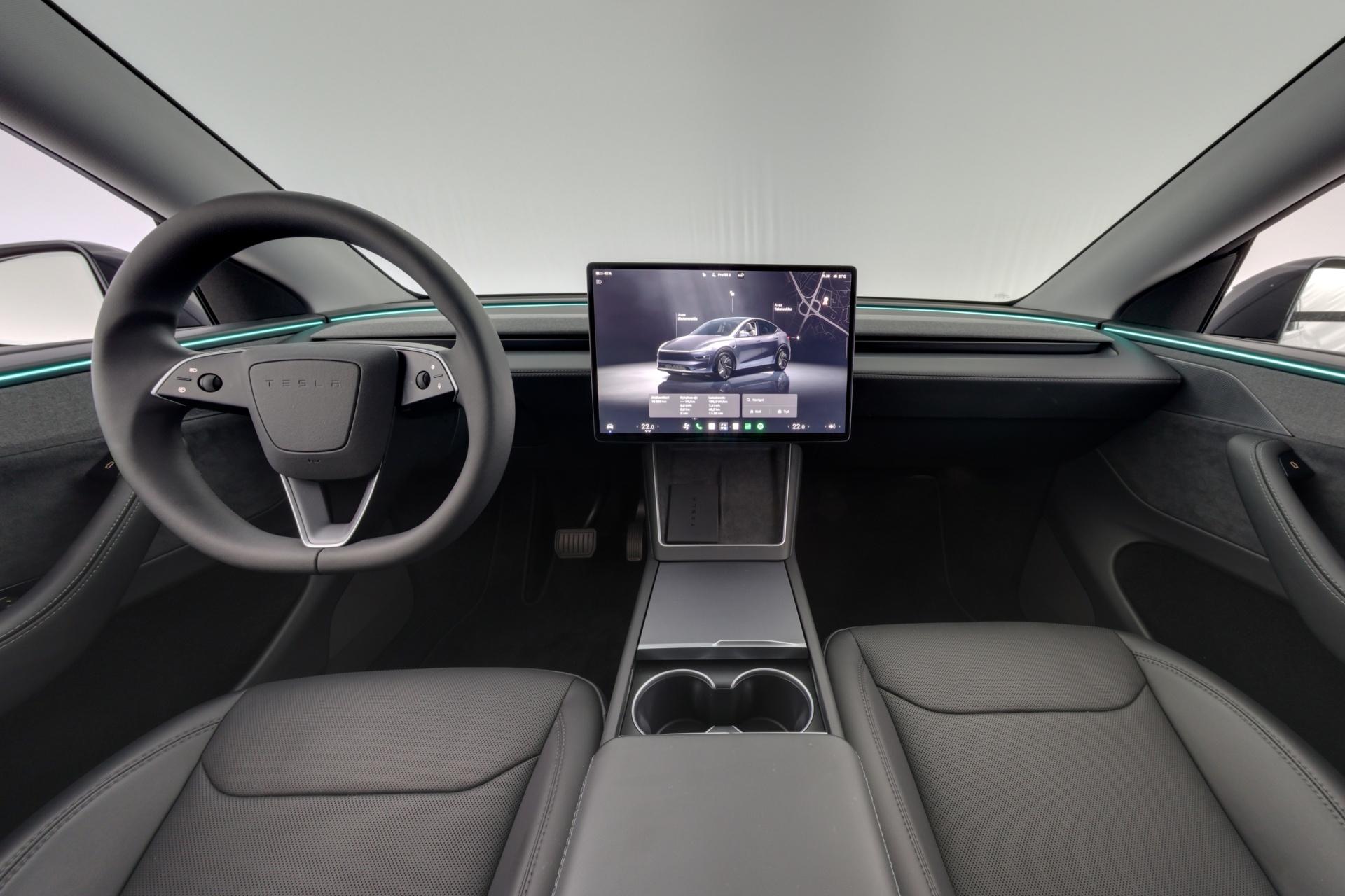 TESLA Model Y 2025