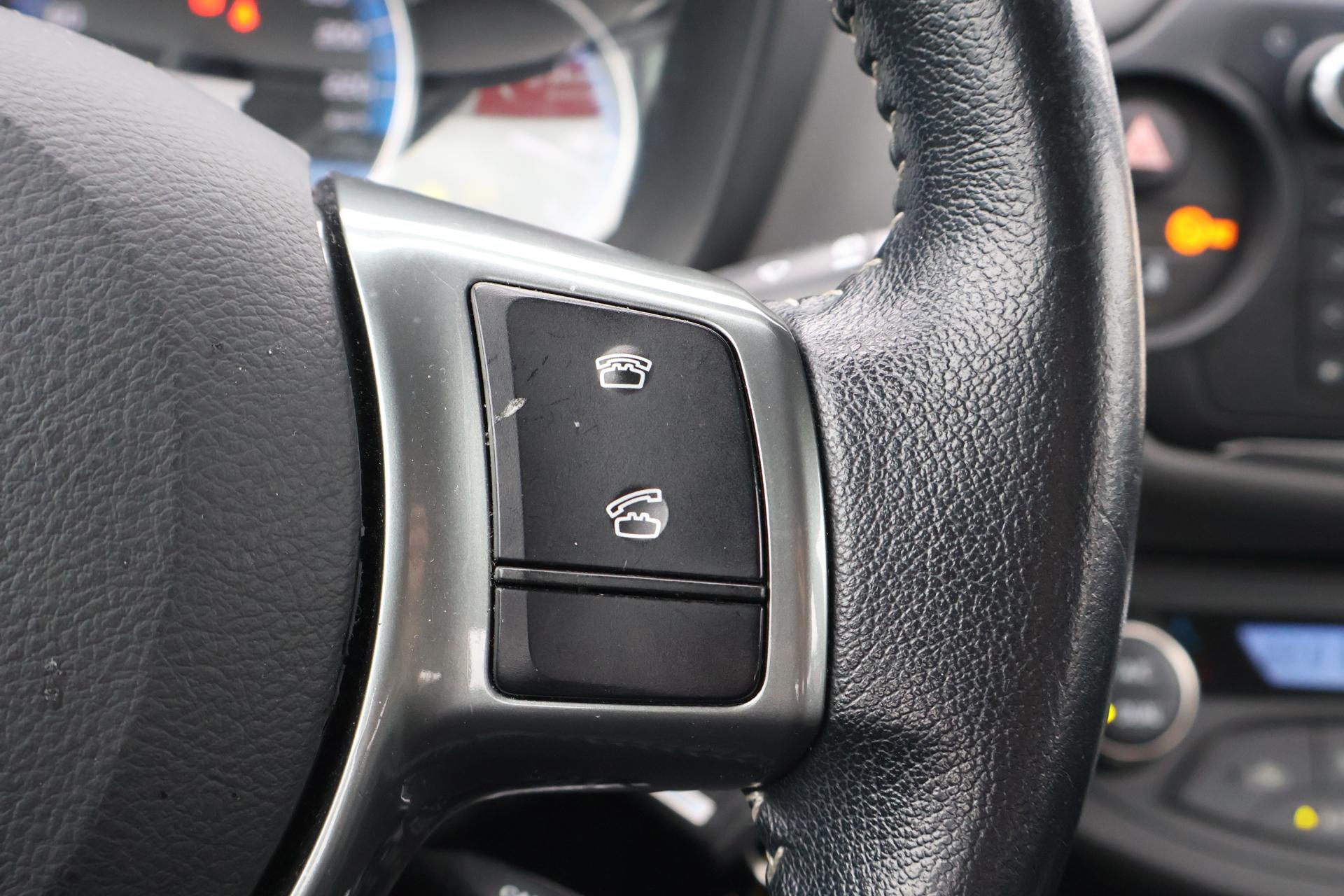 TOYOTA Yaris 2015