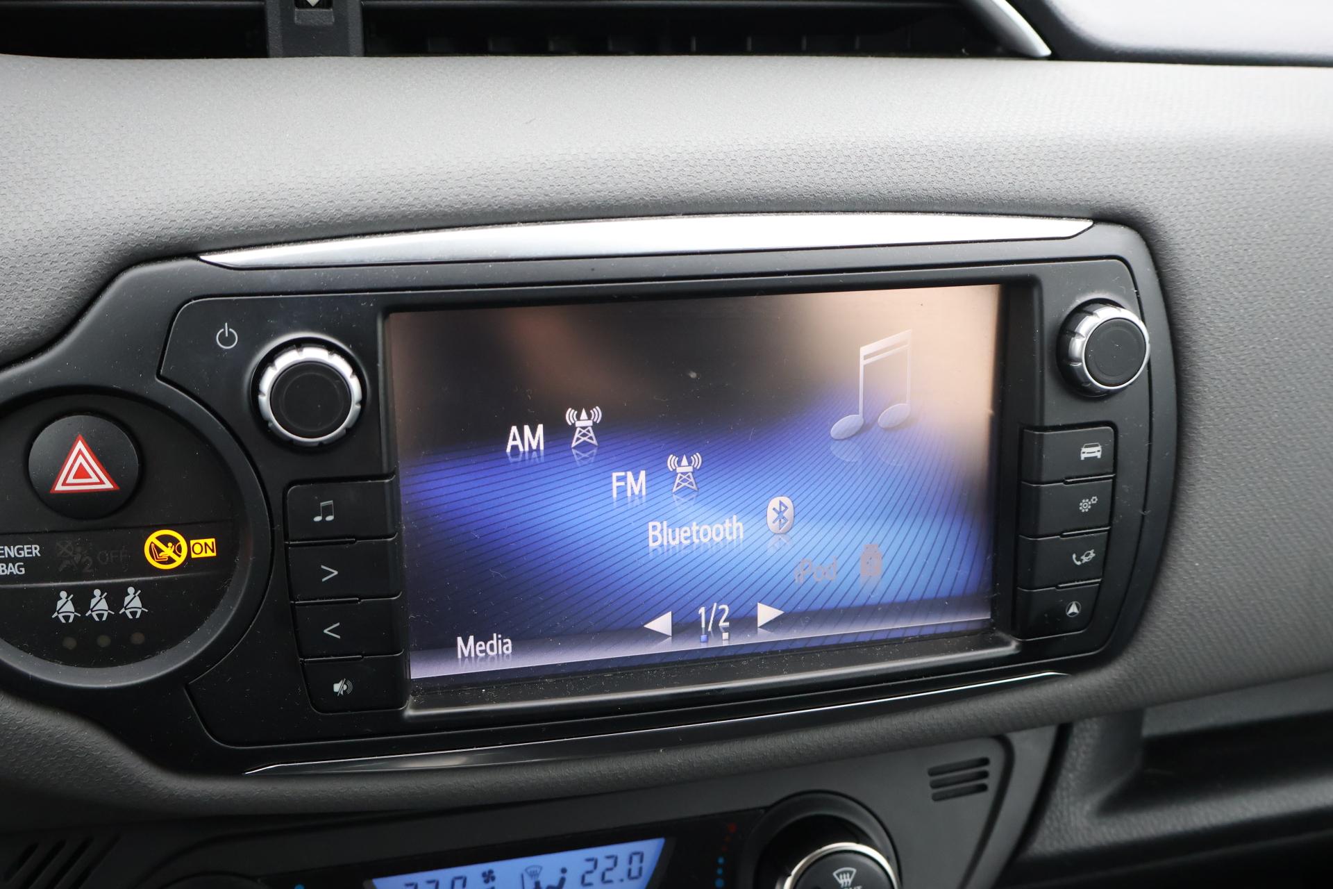 TOYOTA Yaris 2015