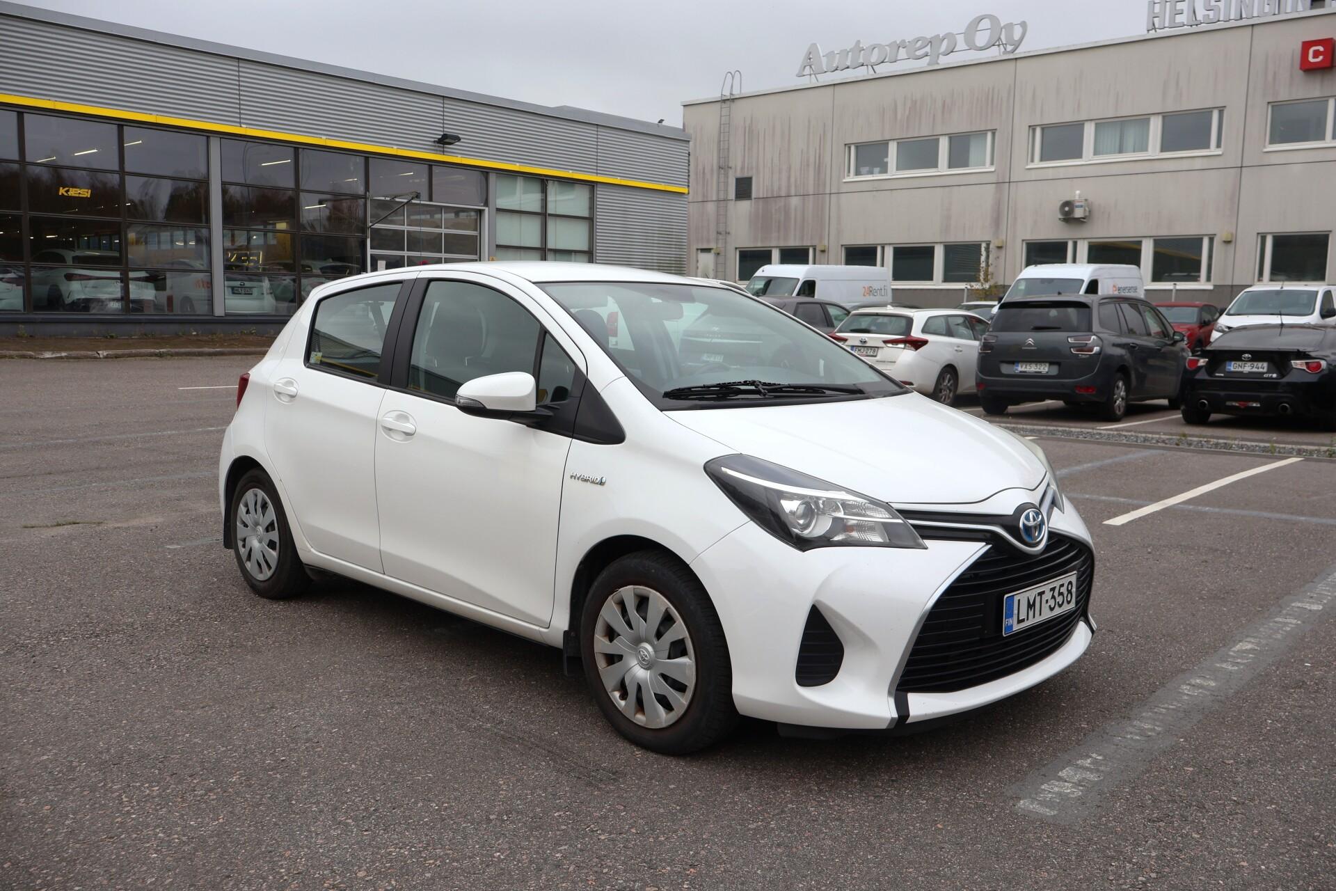 TOYOTA Yaris 2015