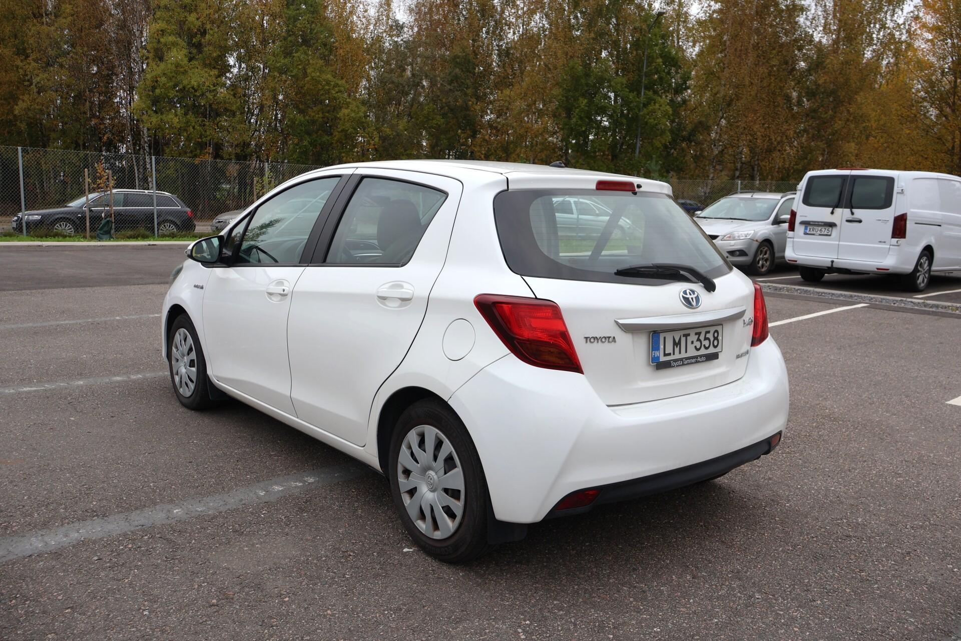 TOYOTA Yaris 2015