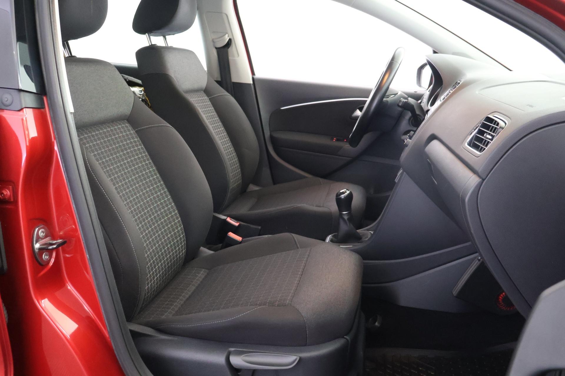 VOLKSWAGEN Polo 2016