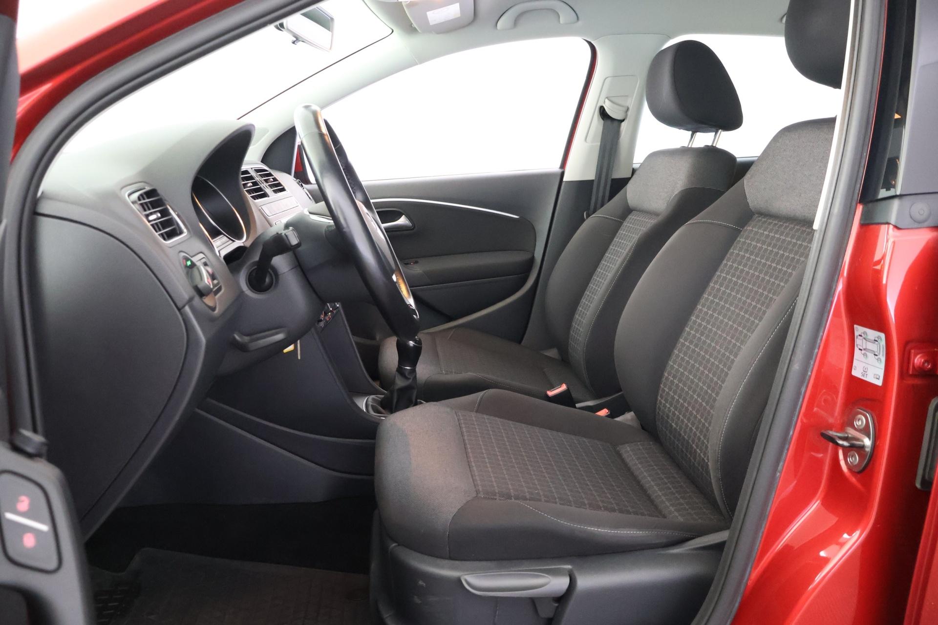 VOLKSWAGEN Polo 2016