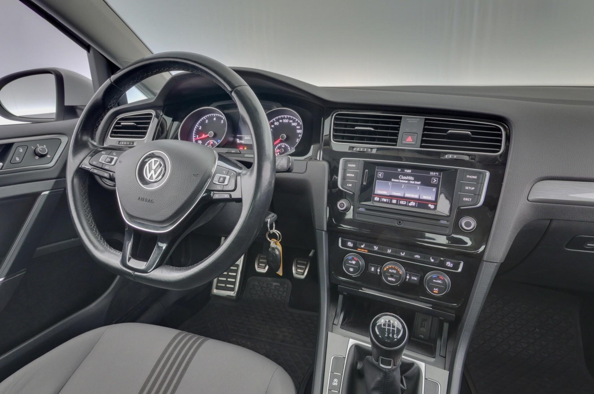 VOLKSWAGEN Golf 2016