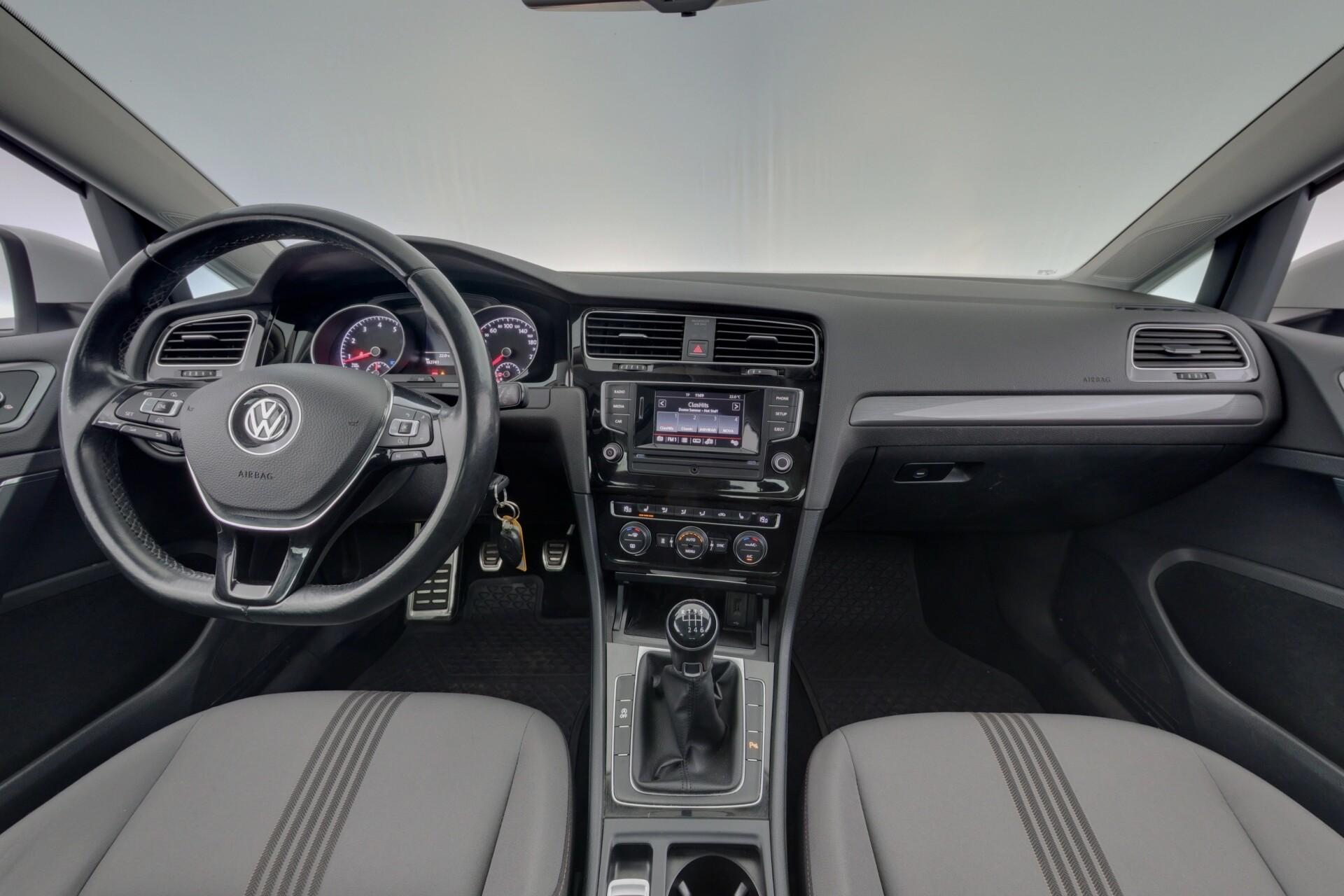 VOLKSWAGEN Golf 2016