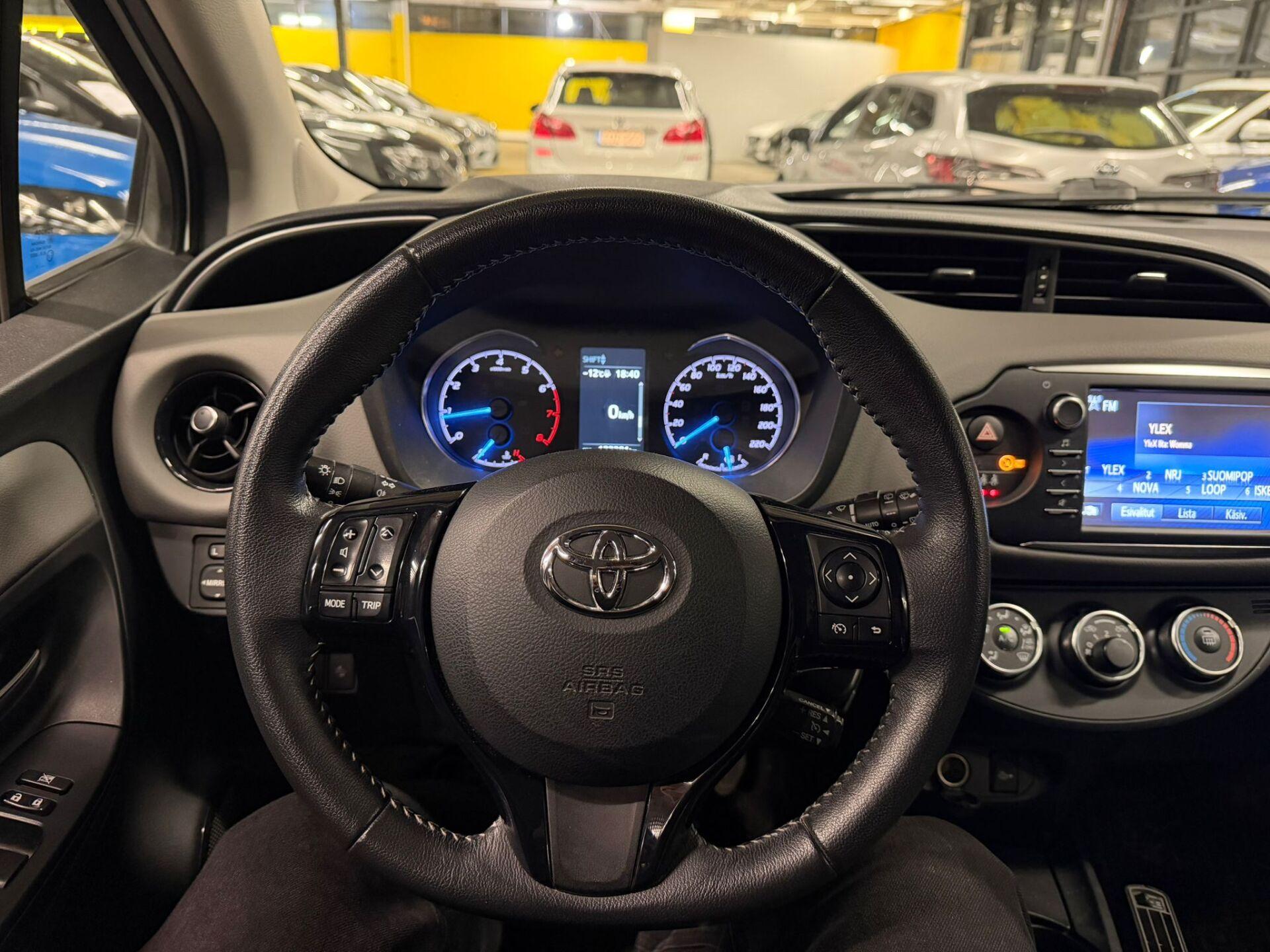 TOYOTA Yaris 2017