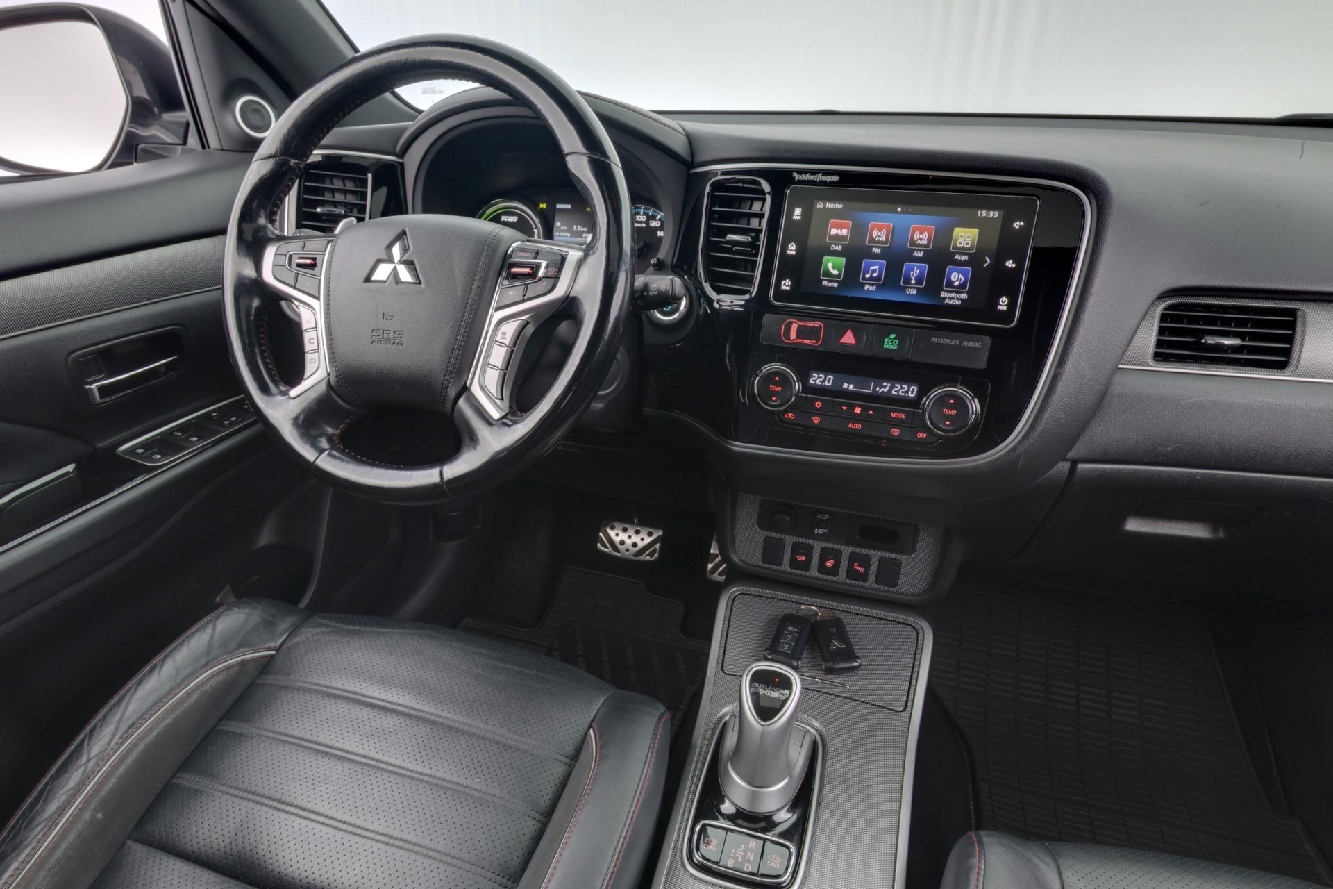 MITSUBISHI Outlander PHEV 2017