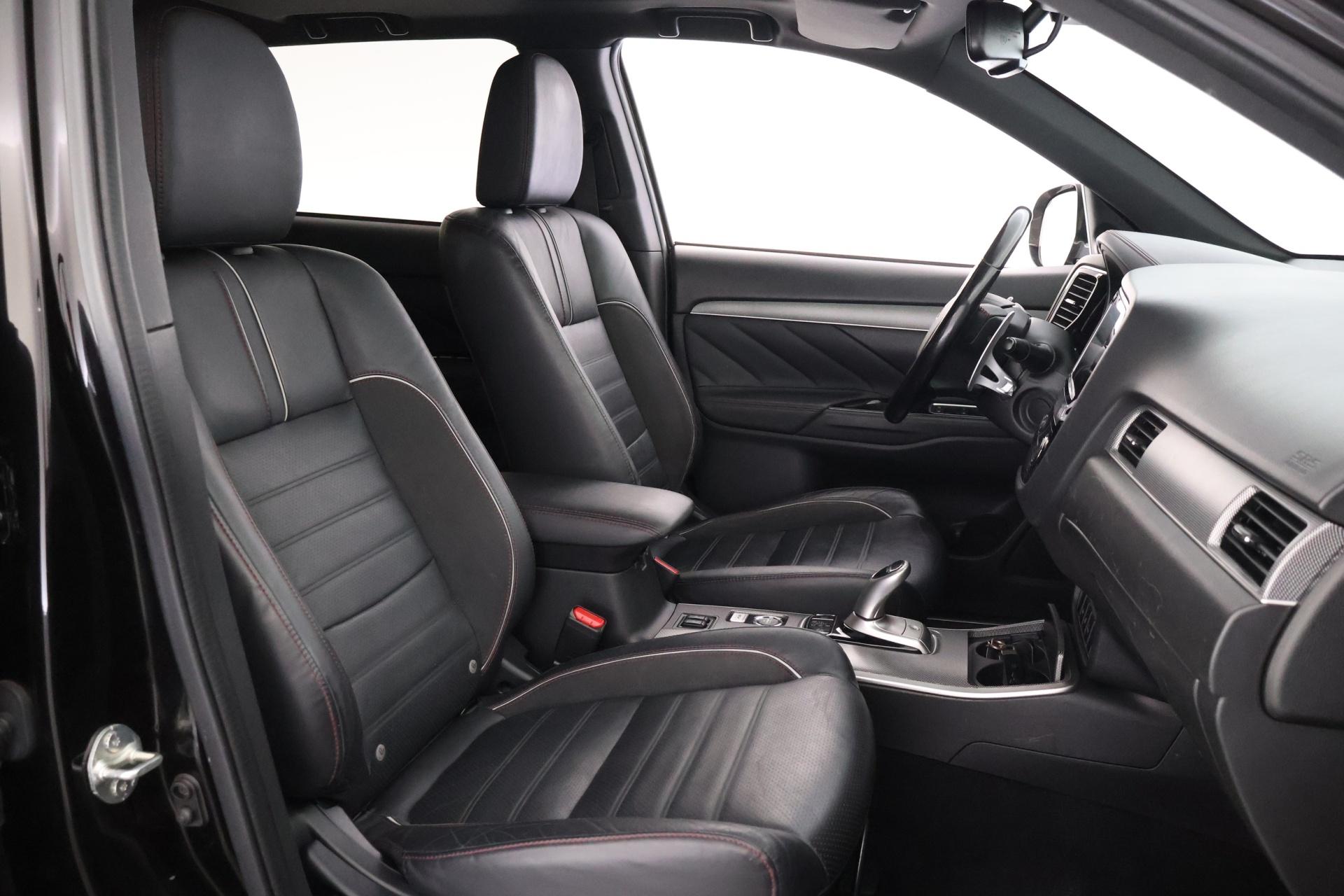MITSUBISHI Outlander PHEV 2017