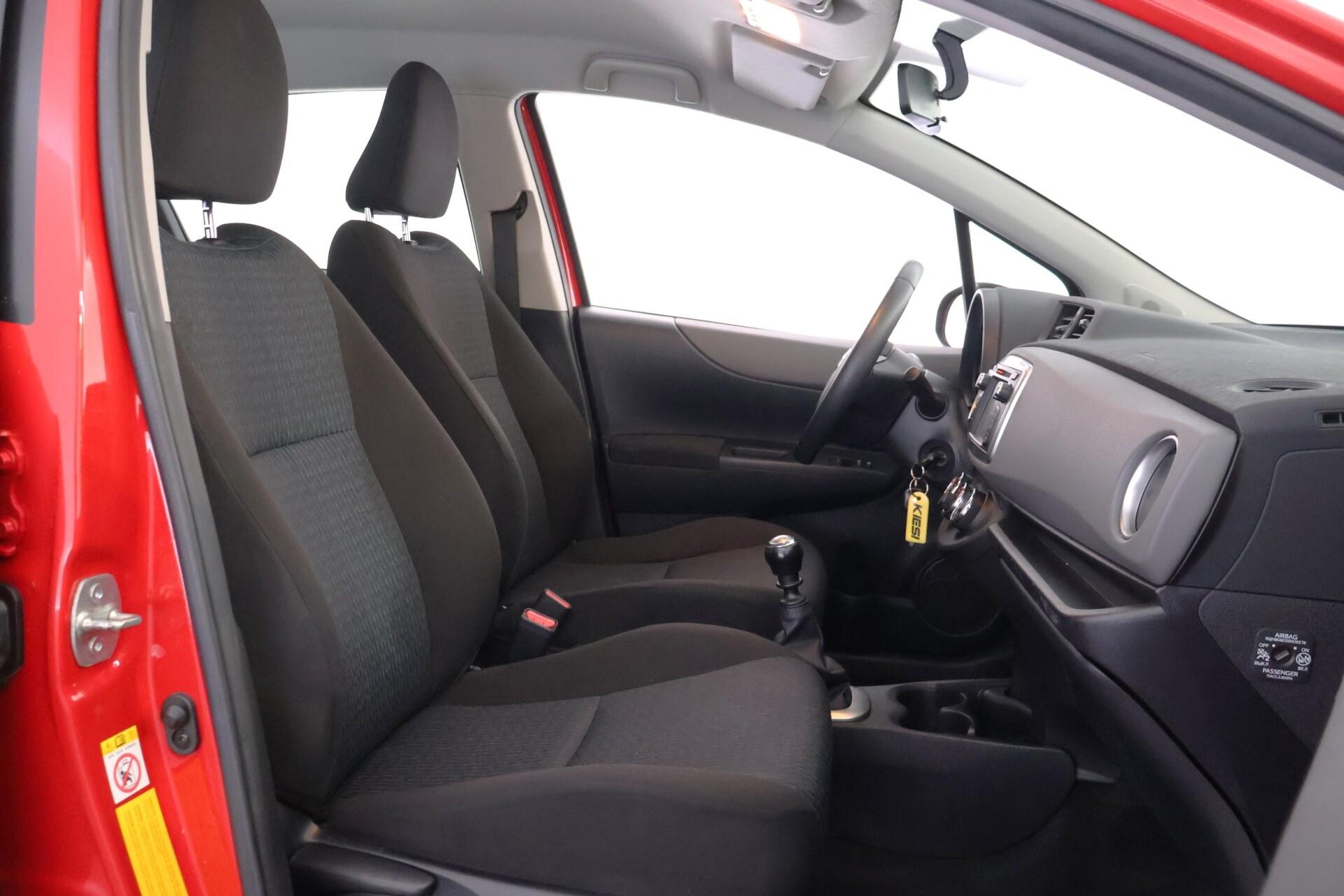 TOYOTA Yaris 2013