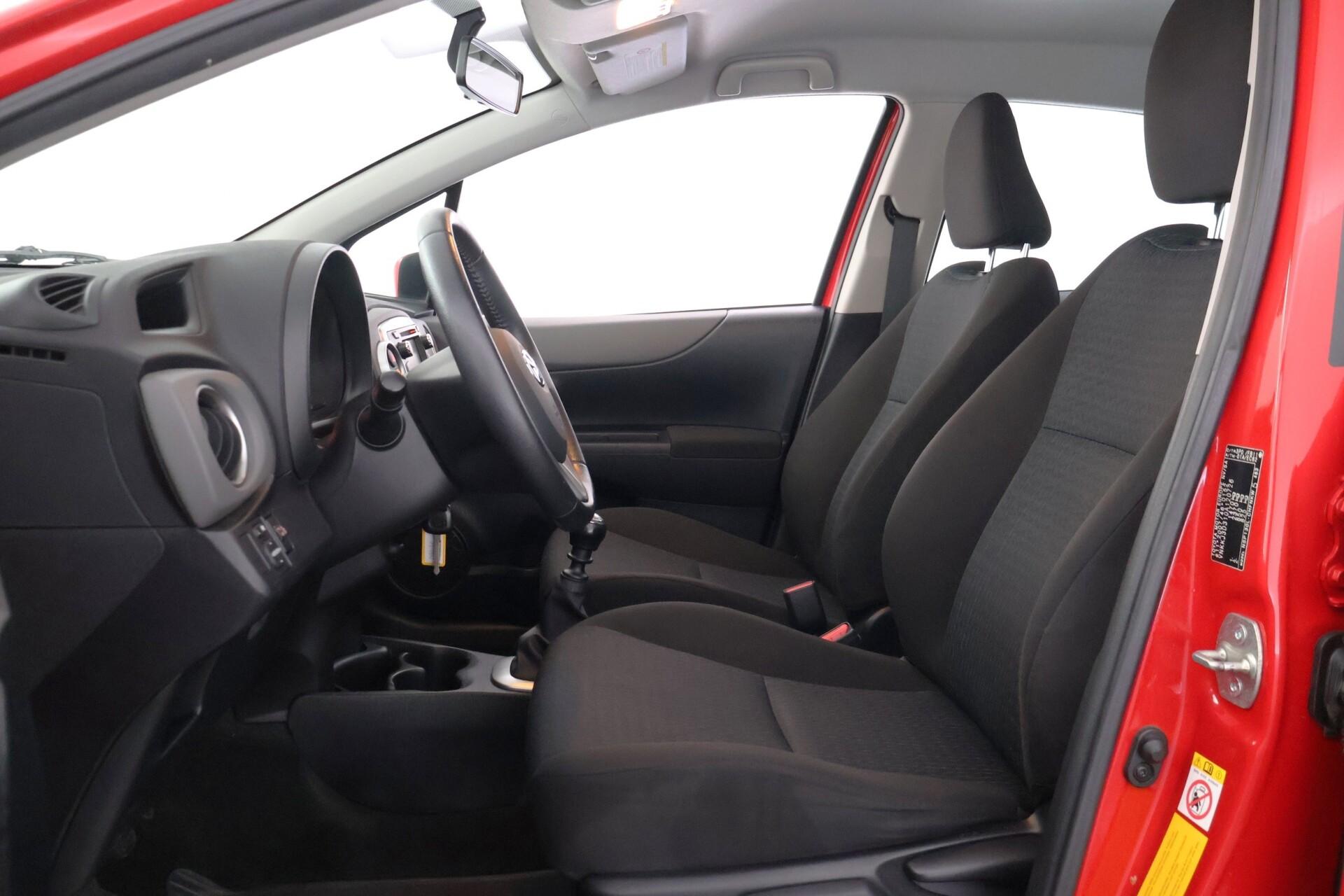 TOYOTA Yaris 2013