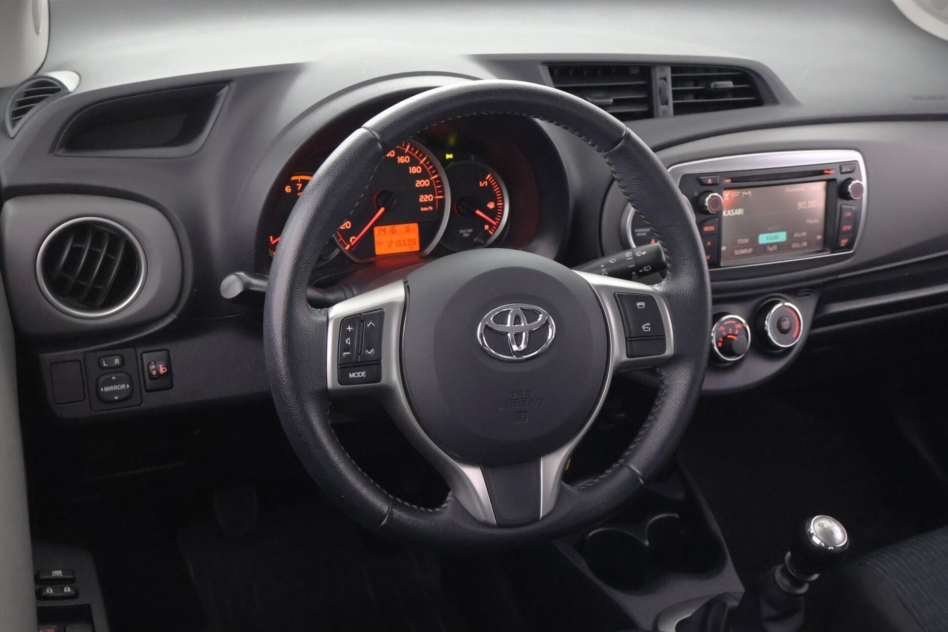 TOYOTA Yaris 2013