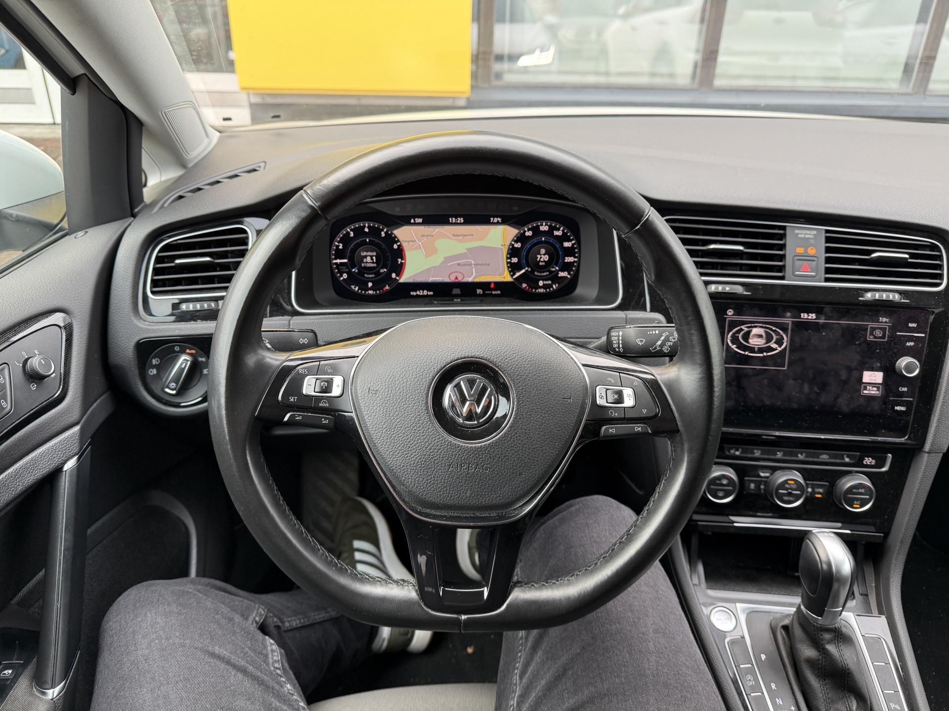 VOLKSWAGEN Golf 2018