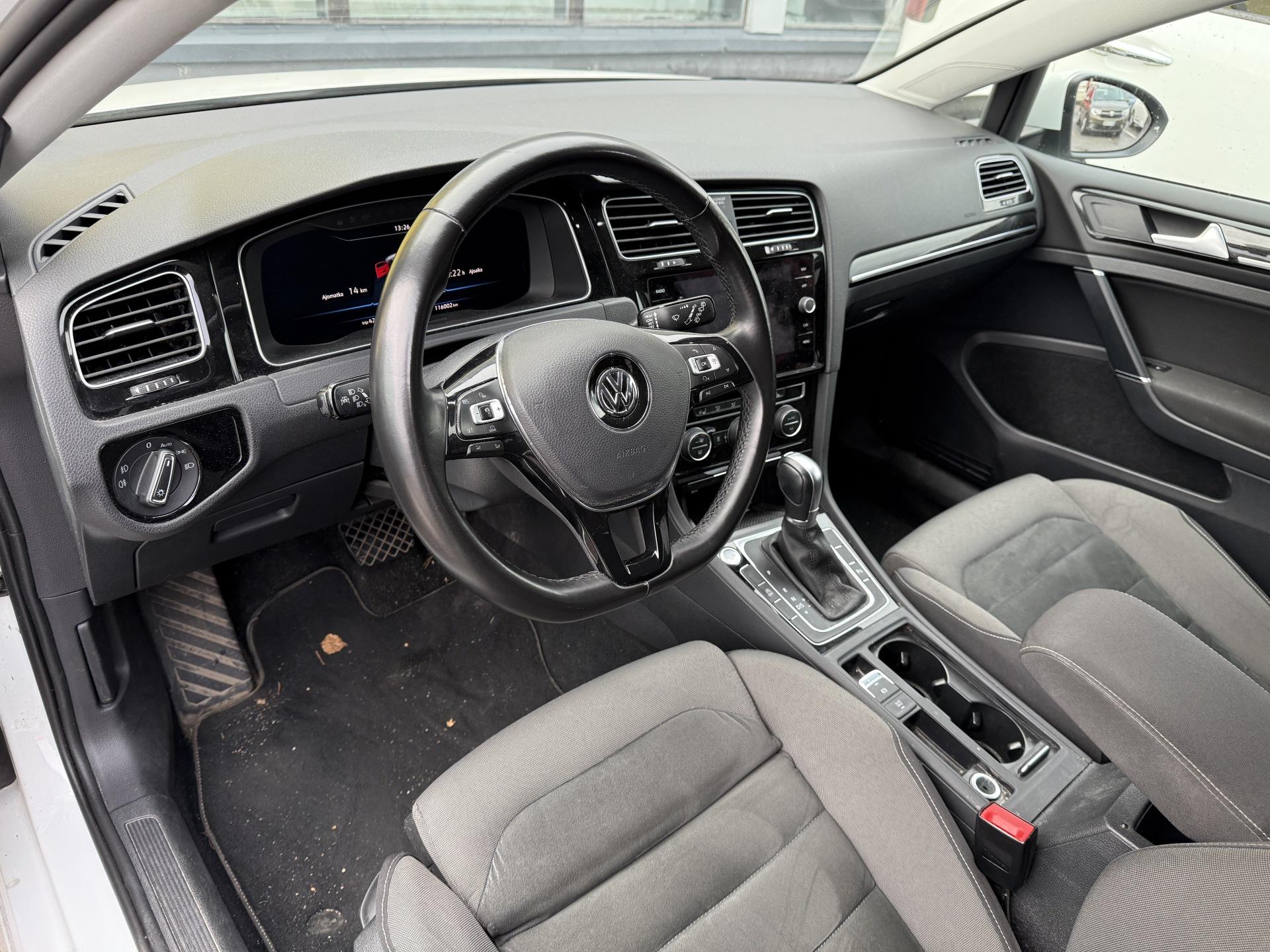 VOLKSWAGEN Golf 2018