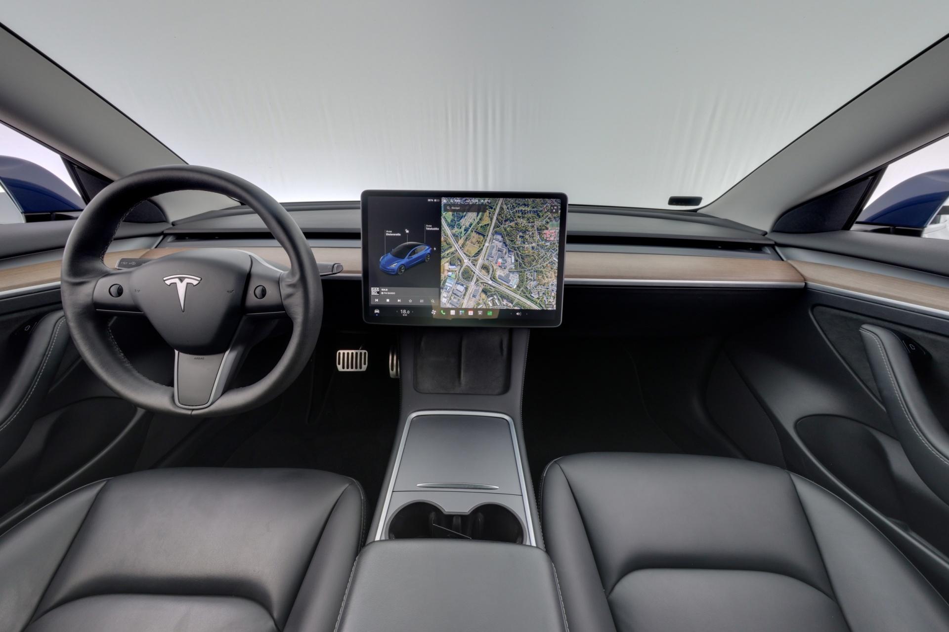 TESLA Model 3 2021