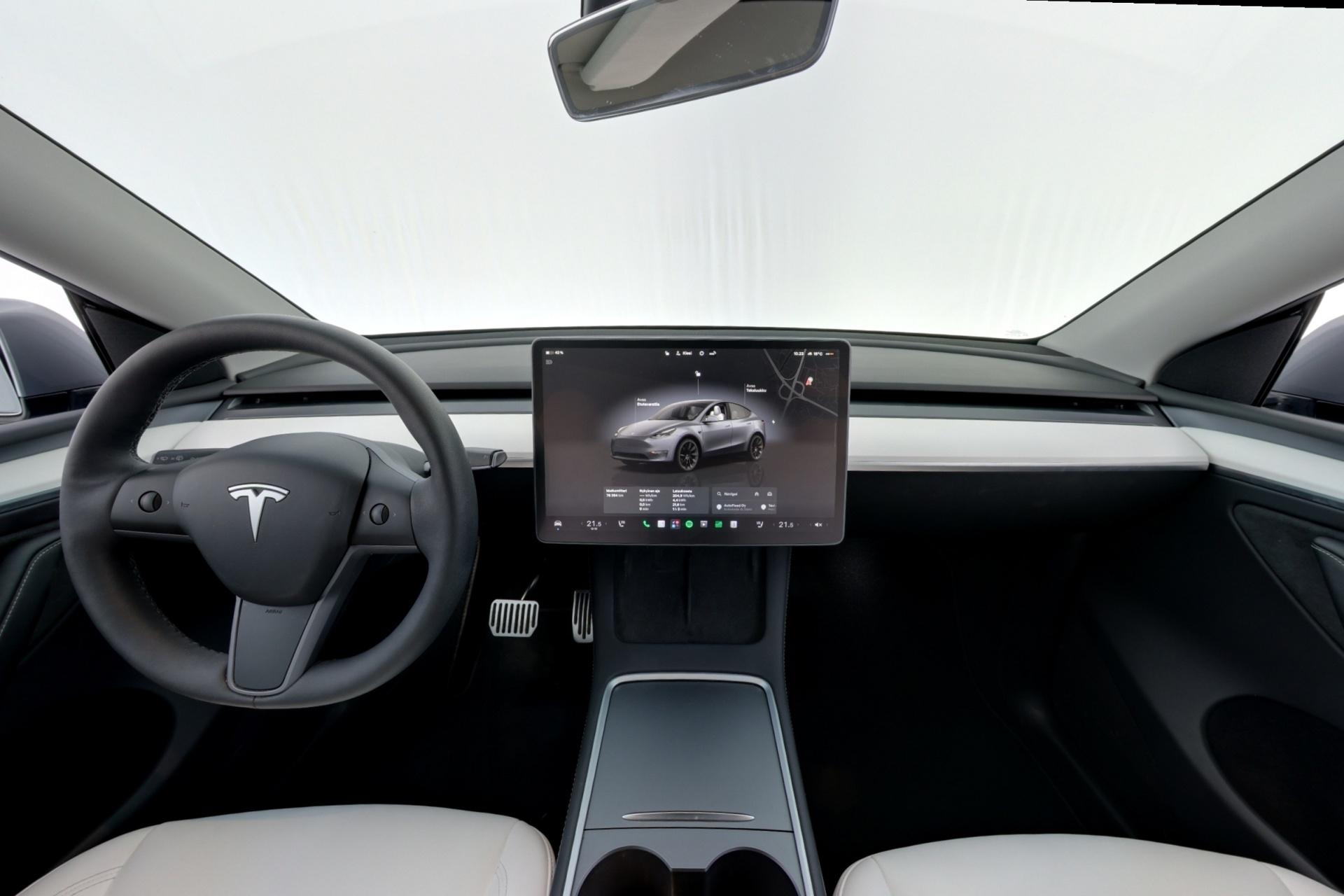 TESLA Model Y 2023