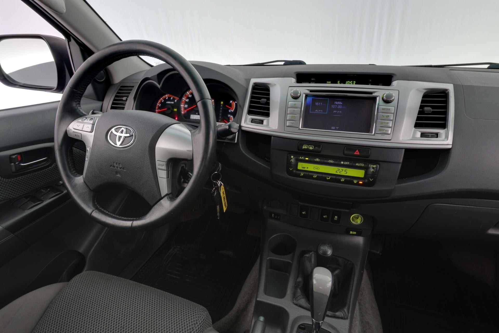 TOYOTA Hilux 2014