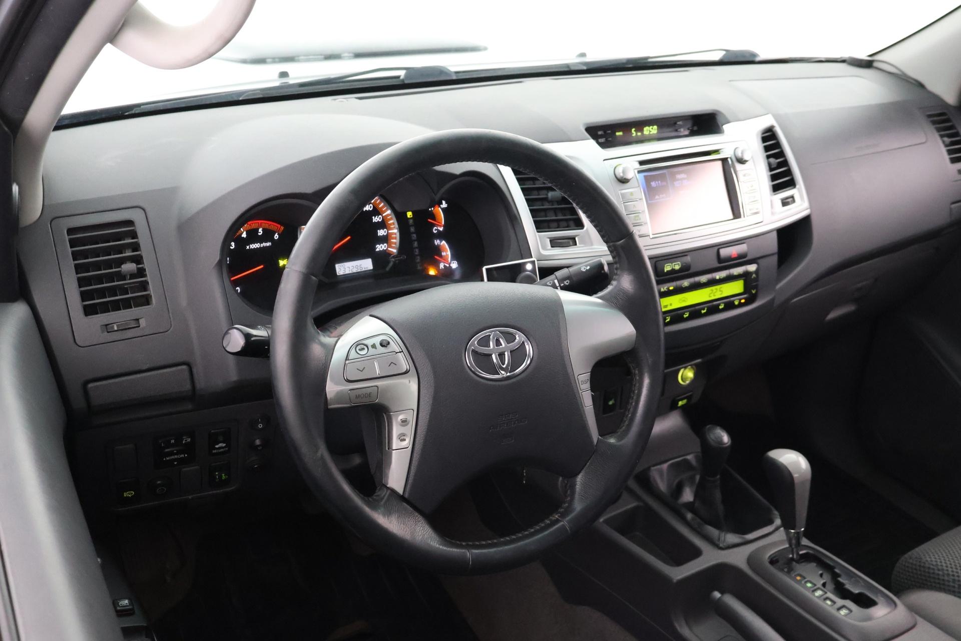 TOYOTA Hilux 2014