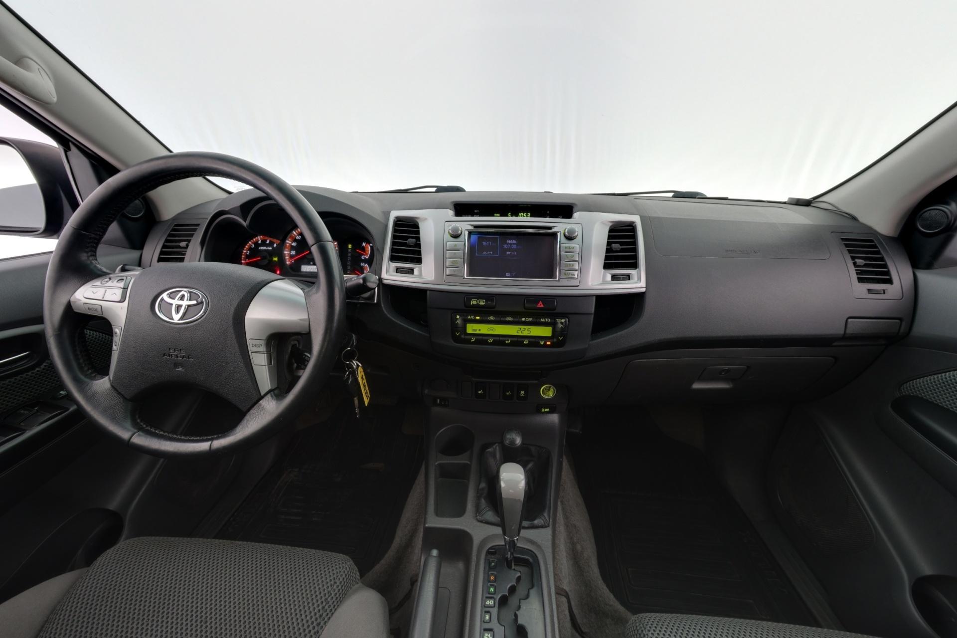 TOYOTA Hilux 2014