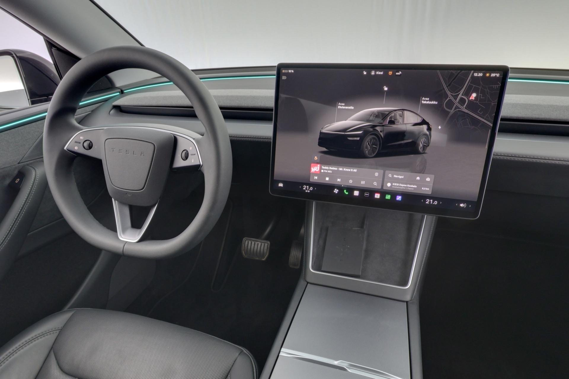 TESLA Model Y 2025