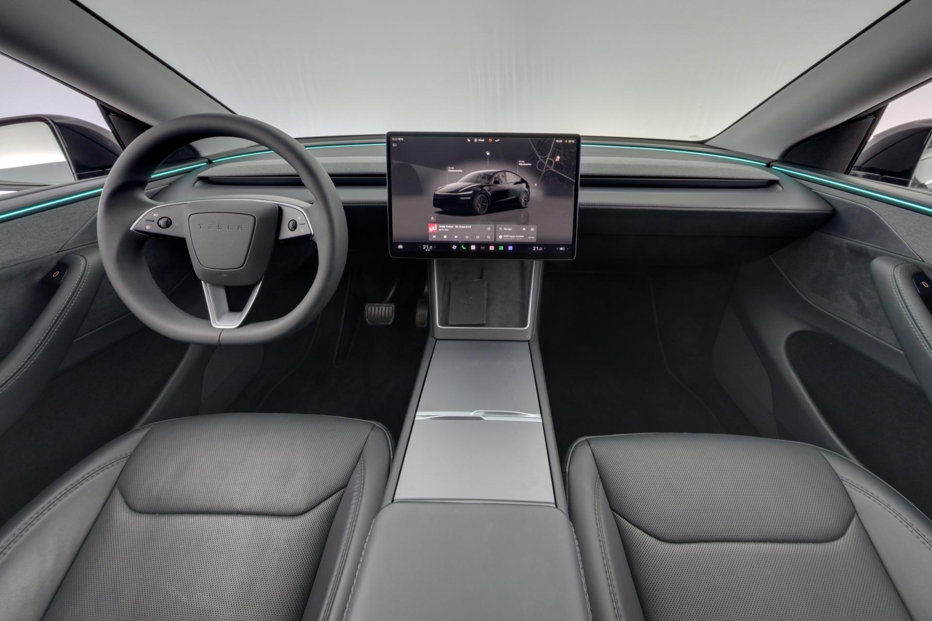 TESLA Model Y 2025