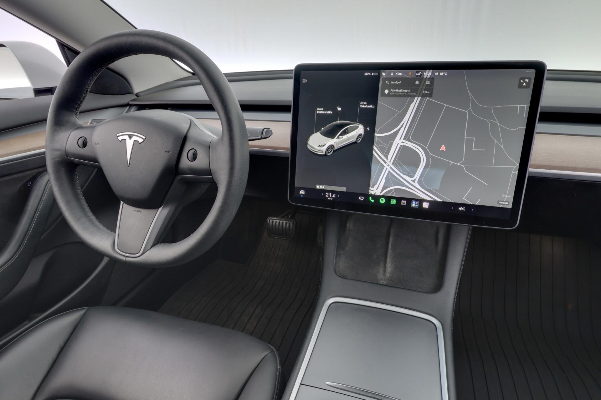 TESLA Model 3 2021