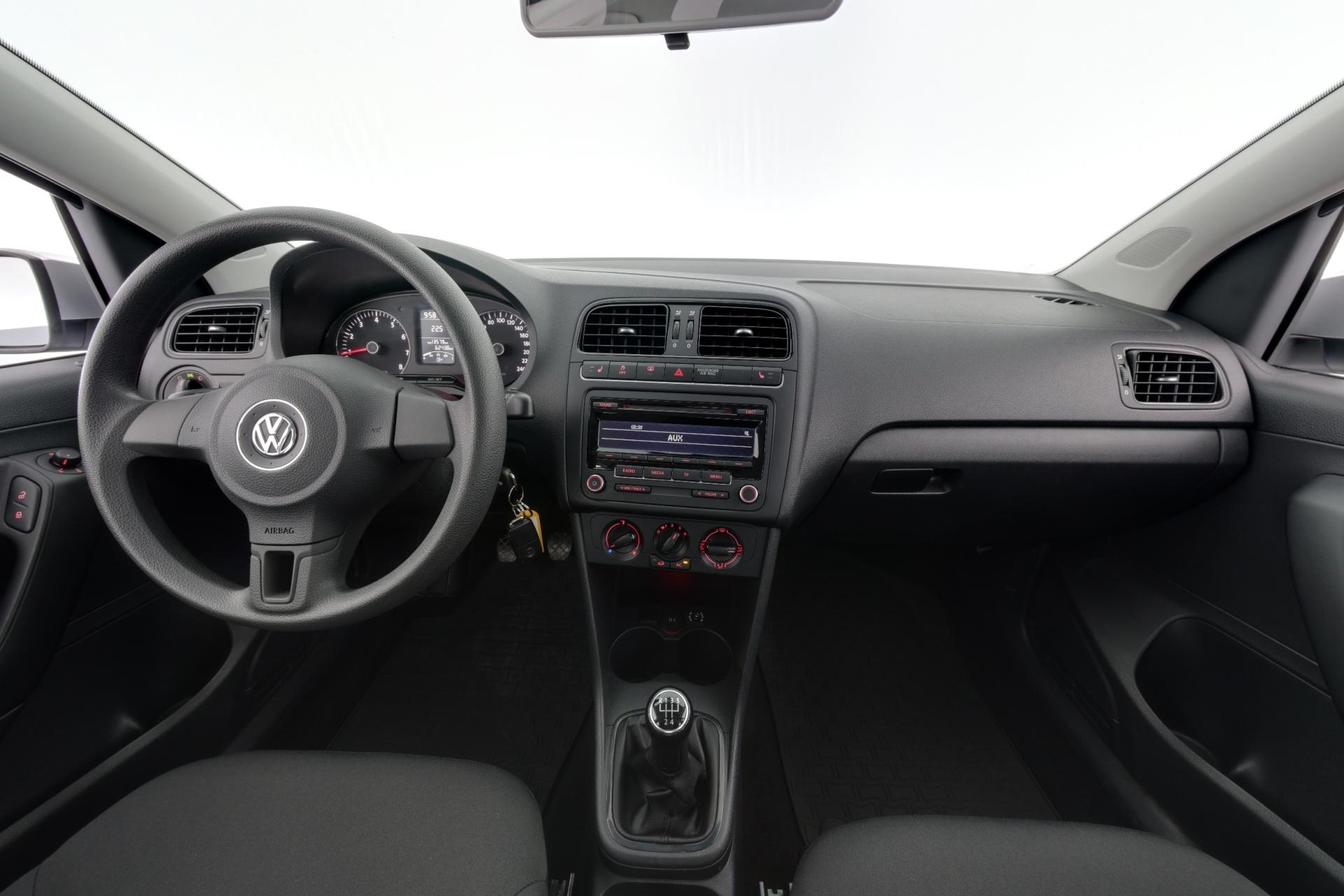 VOLKSWAGEN Polo 2012