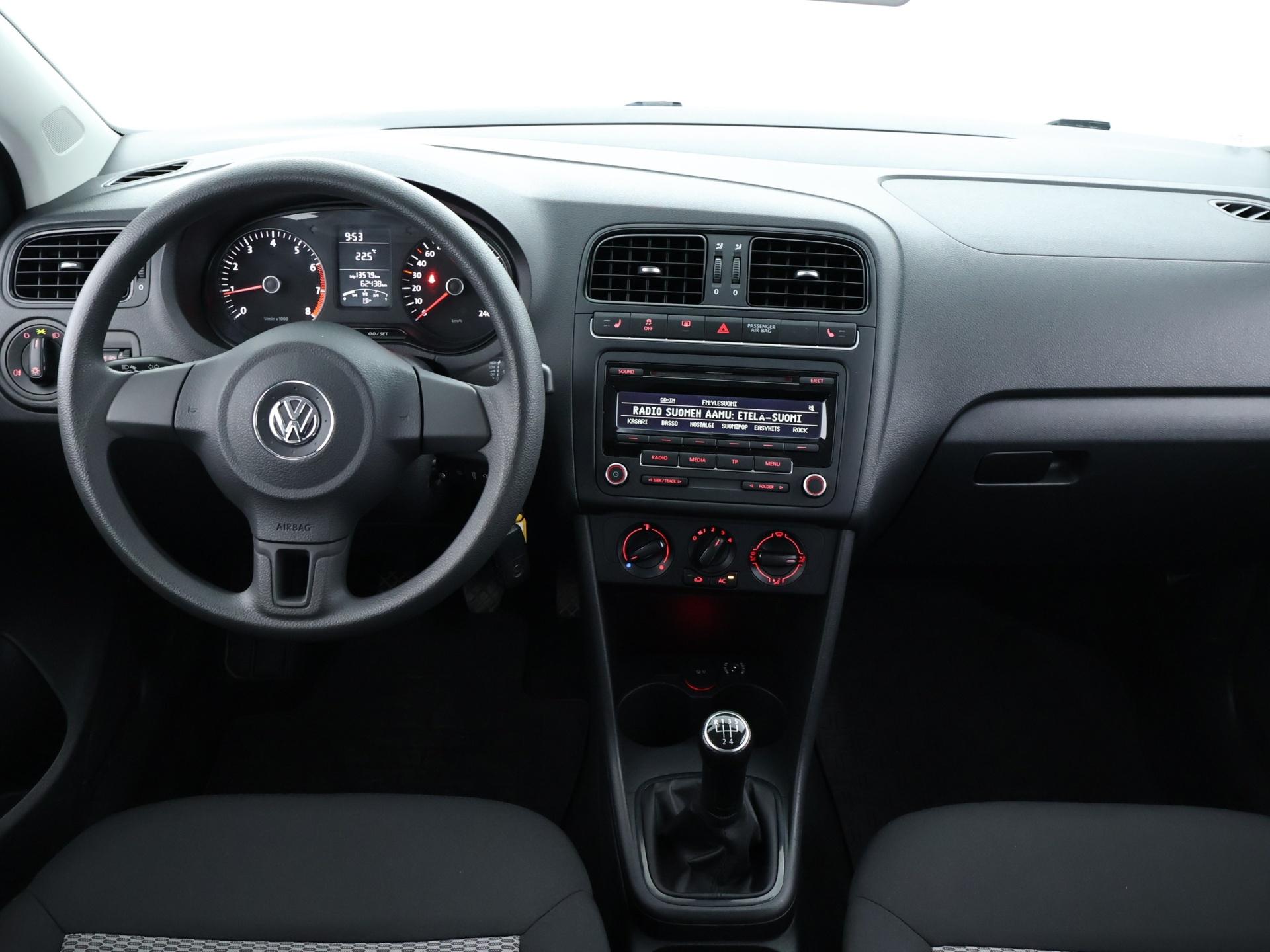 VOLKSWAGEN Polo 2012
