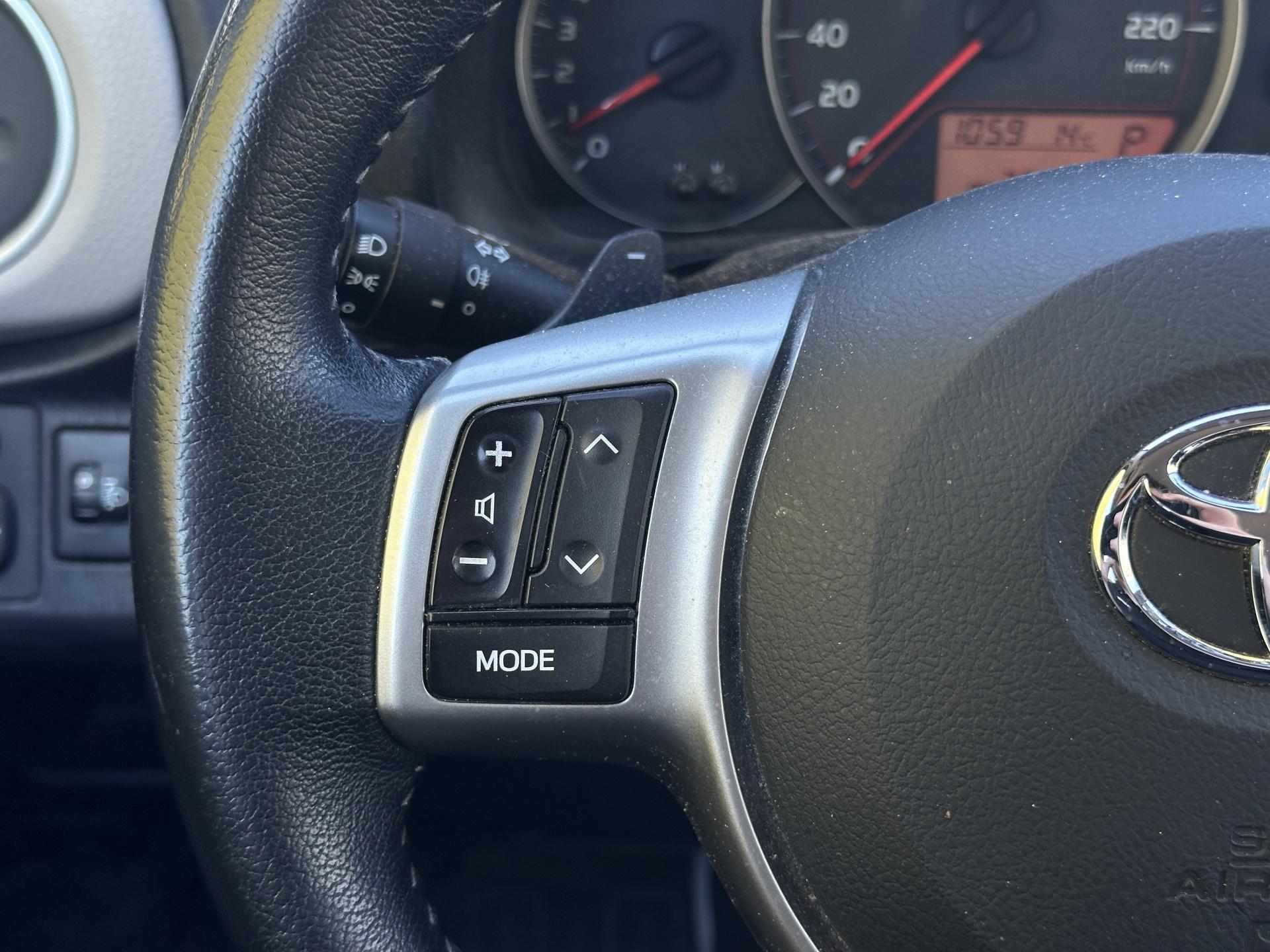 TOYOTA Yaris 2013