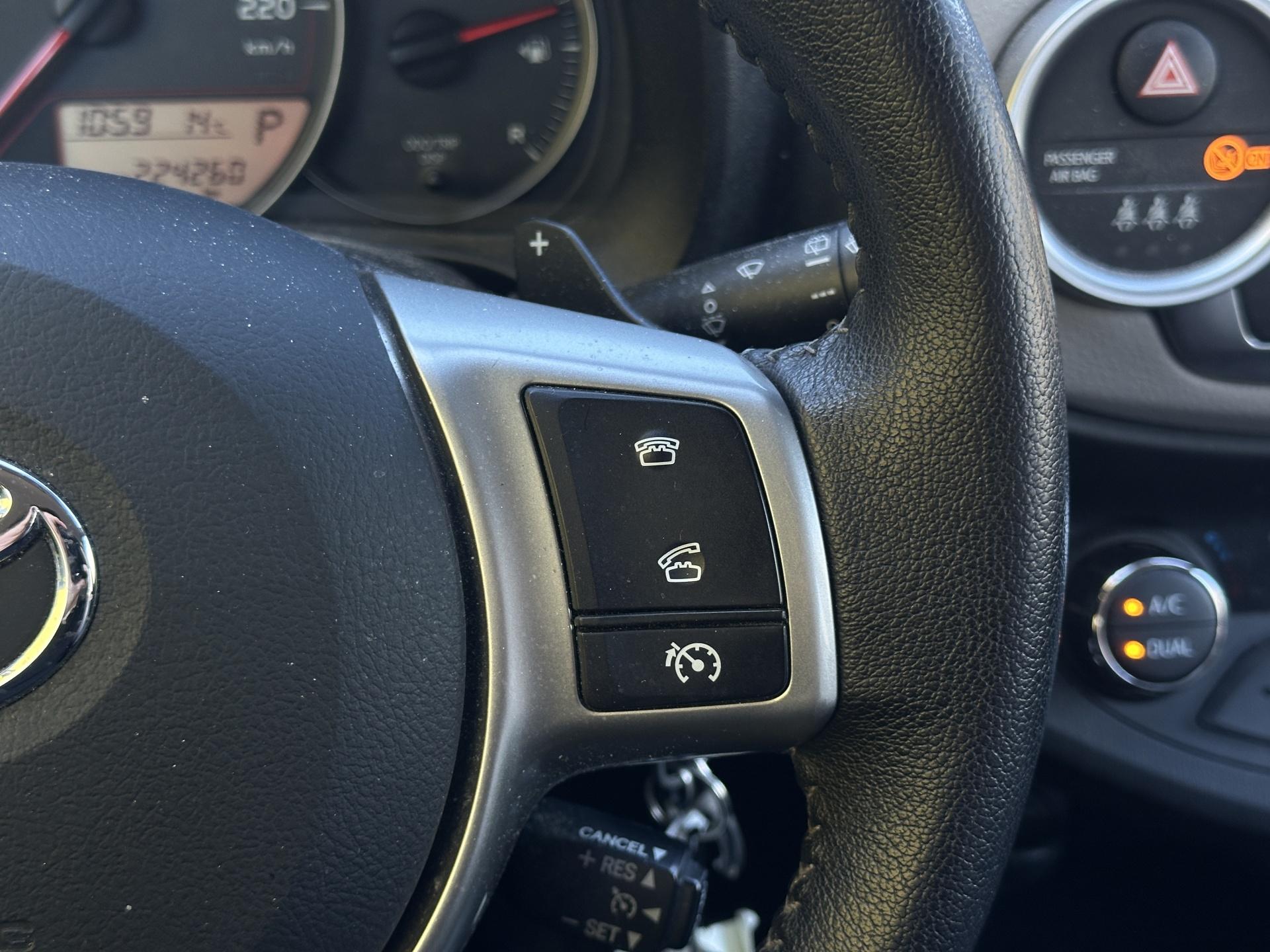 TOYOTA Yaris 2013