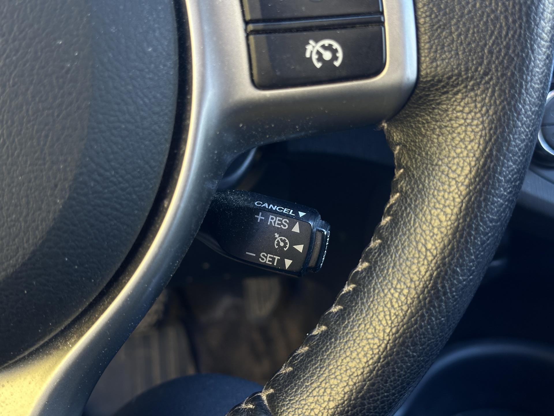 TOYOTA Yaris 2013
