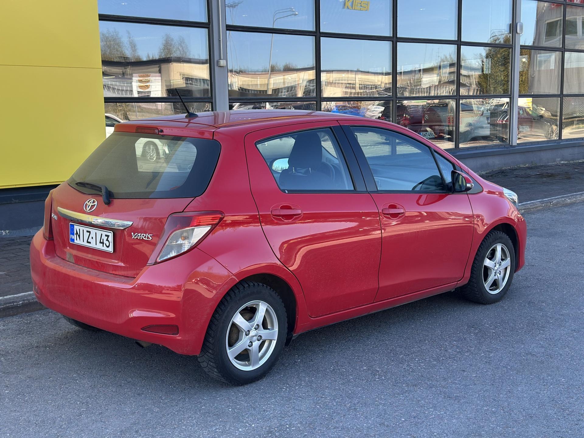TOYOTA Yaris 2013