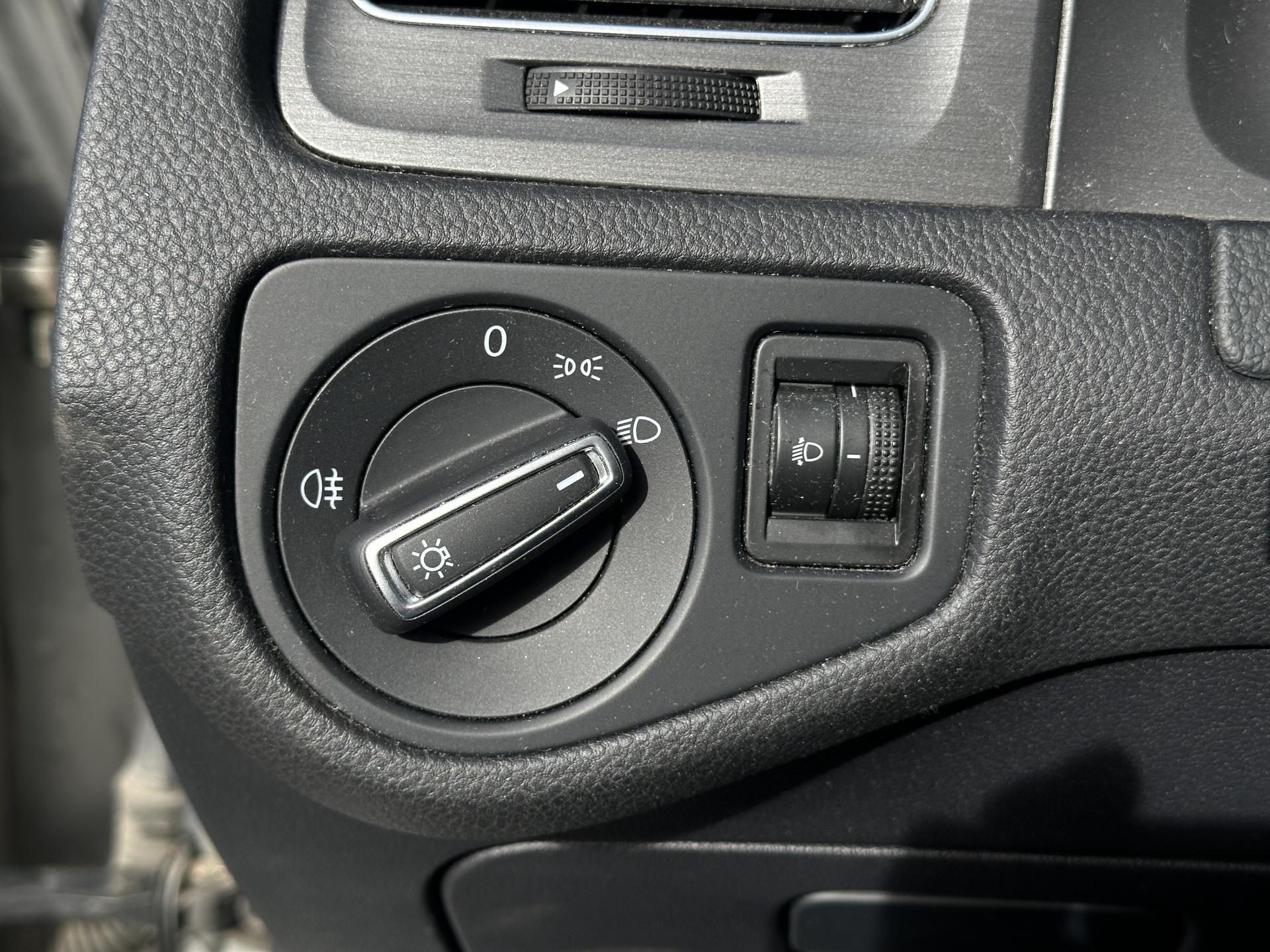 VOLKSWAGEN Golf 2013