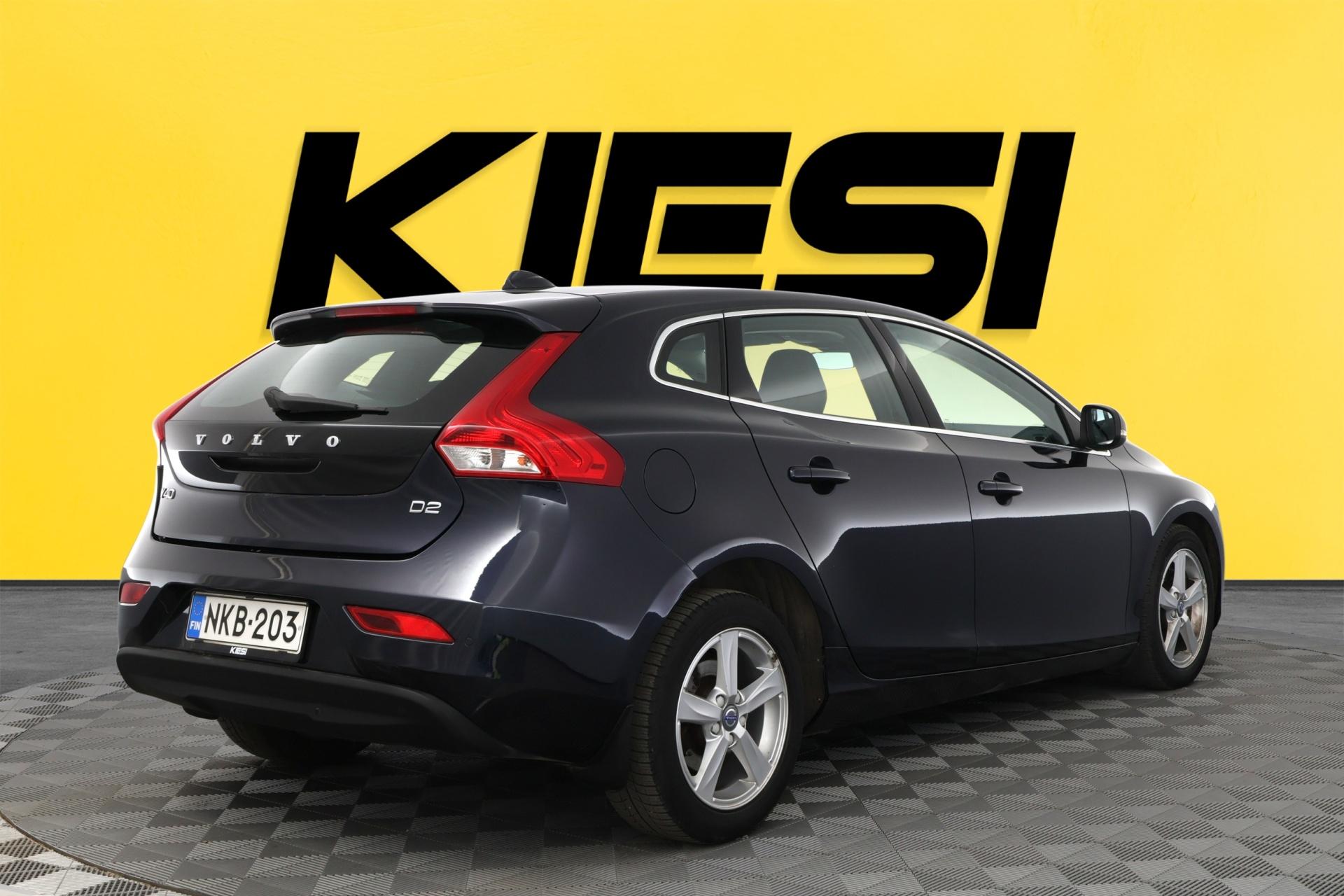 VOLVO V40 2016
