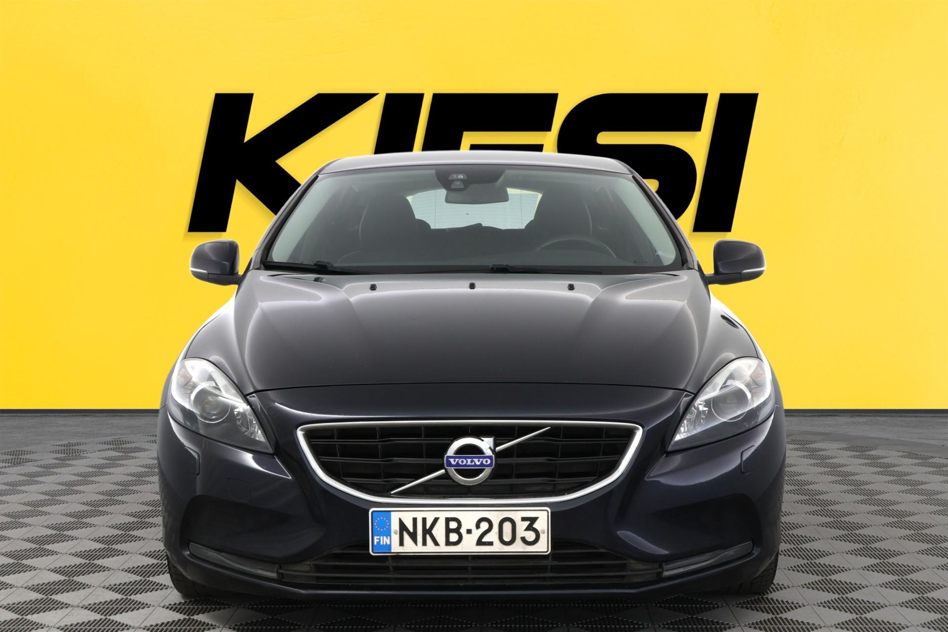 VOLVO V40 2016