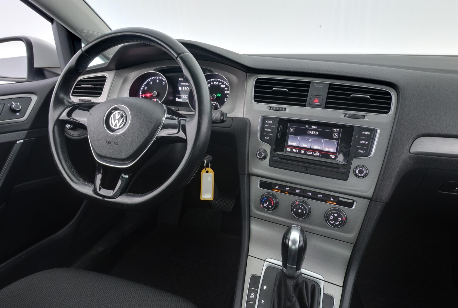 VOLKSWAGEN Golf 2016