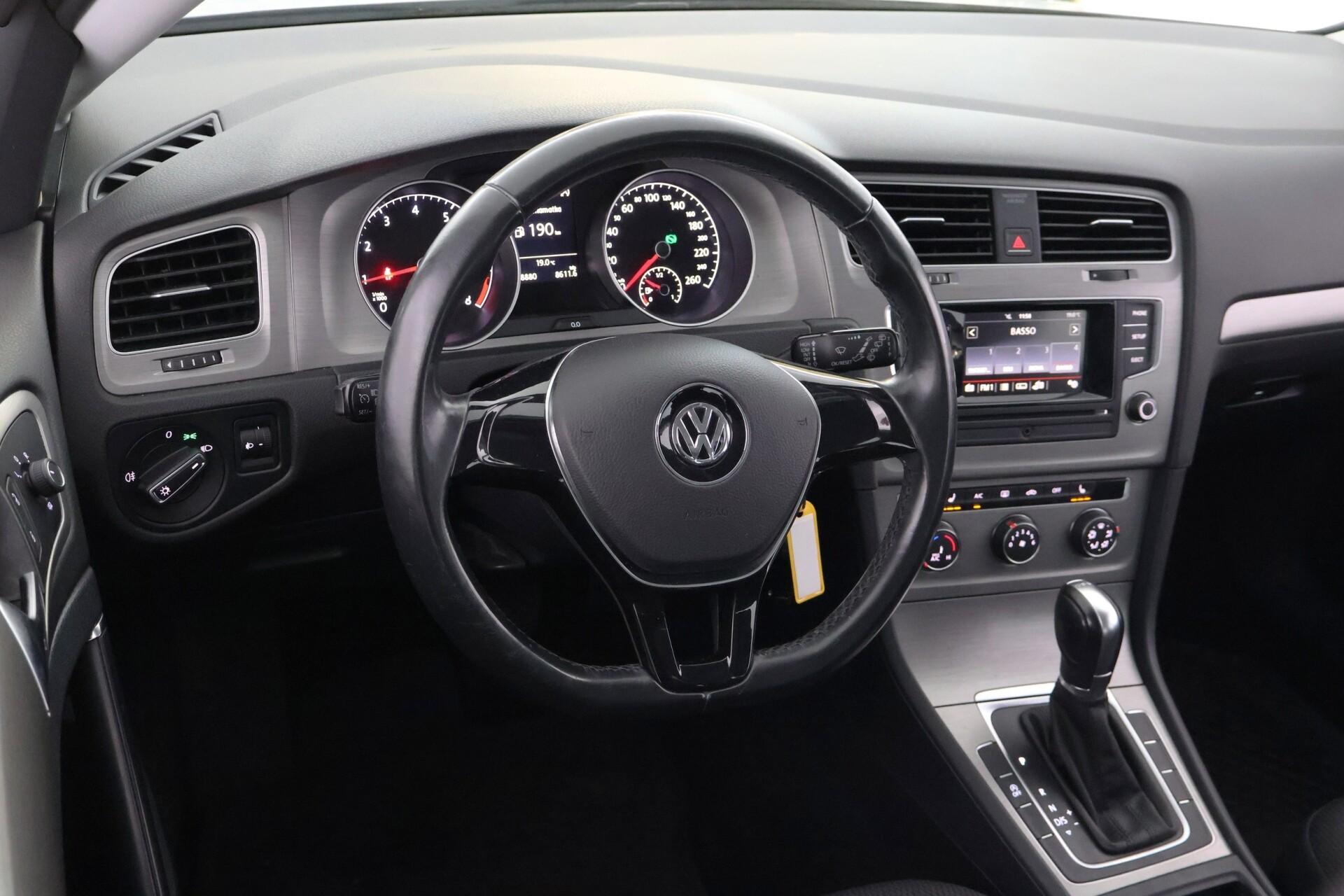 VOLKSWAGEN Golf 2016