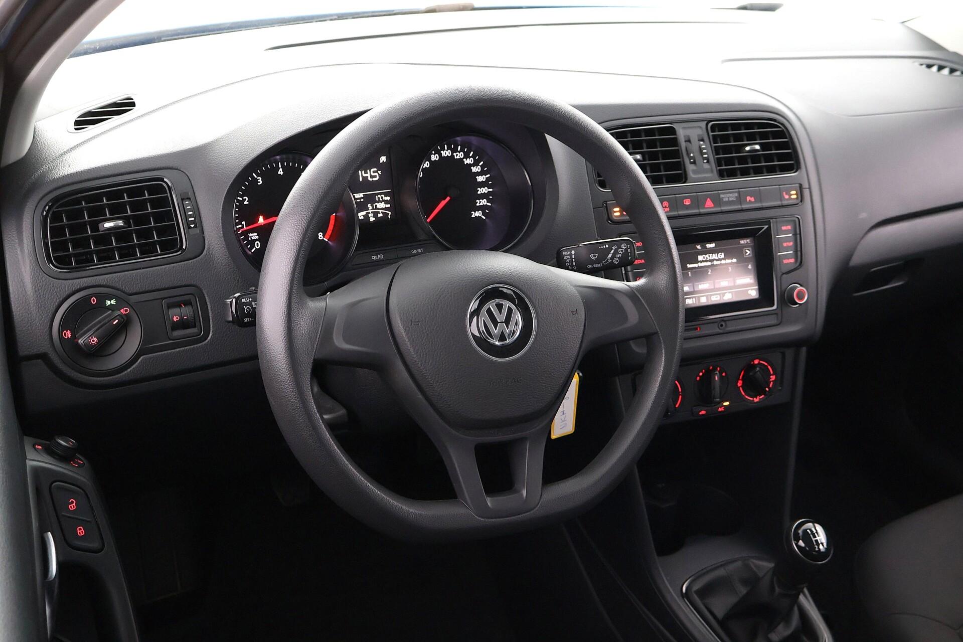 VOLKSWAGEN Polo 2016