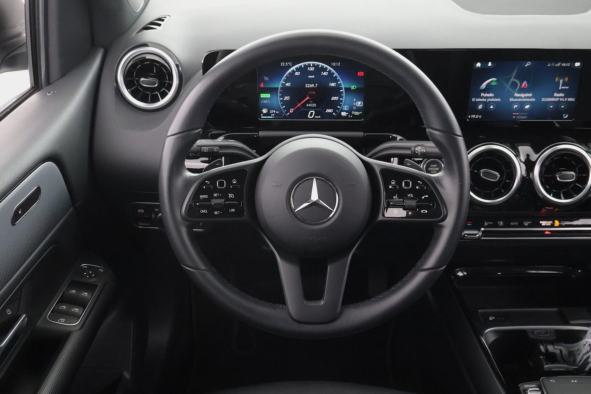 MERCEDES-BENZ B 2022