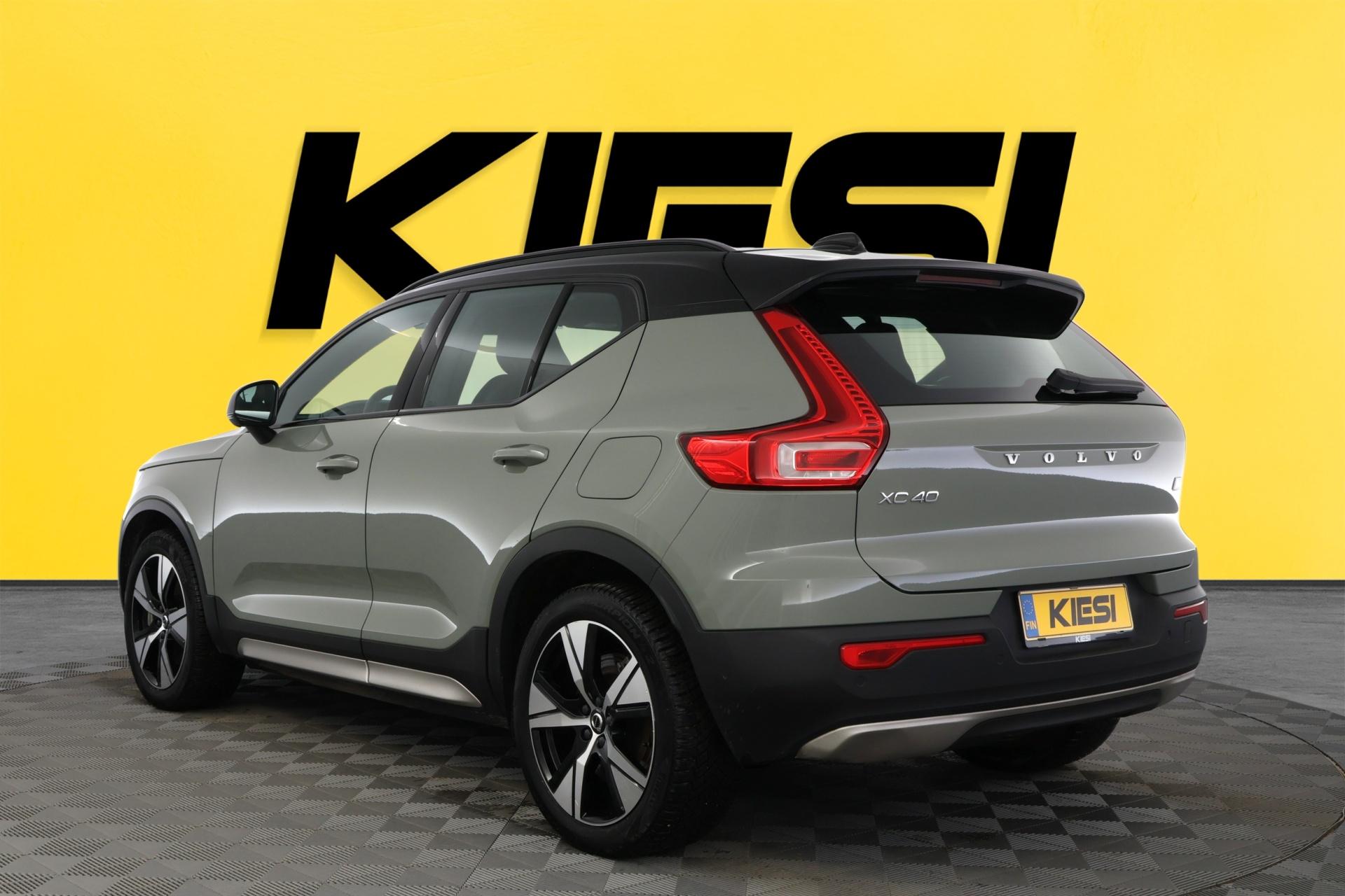 VOLVO XC40 2021