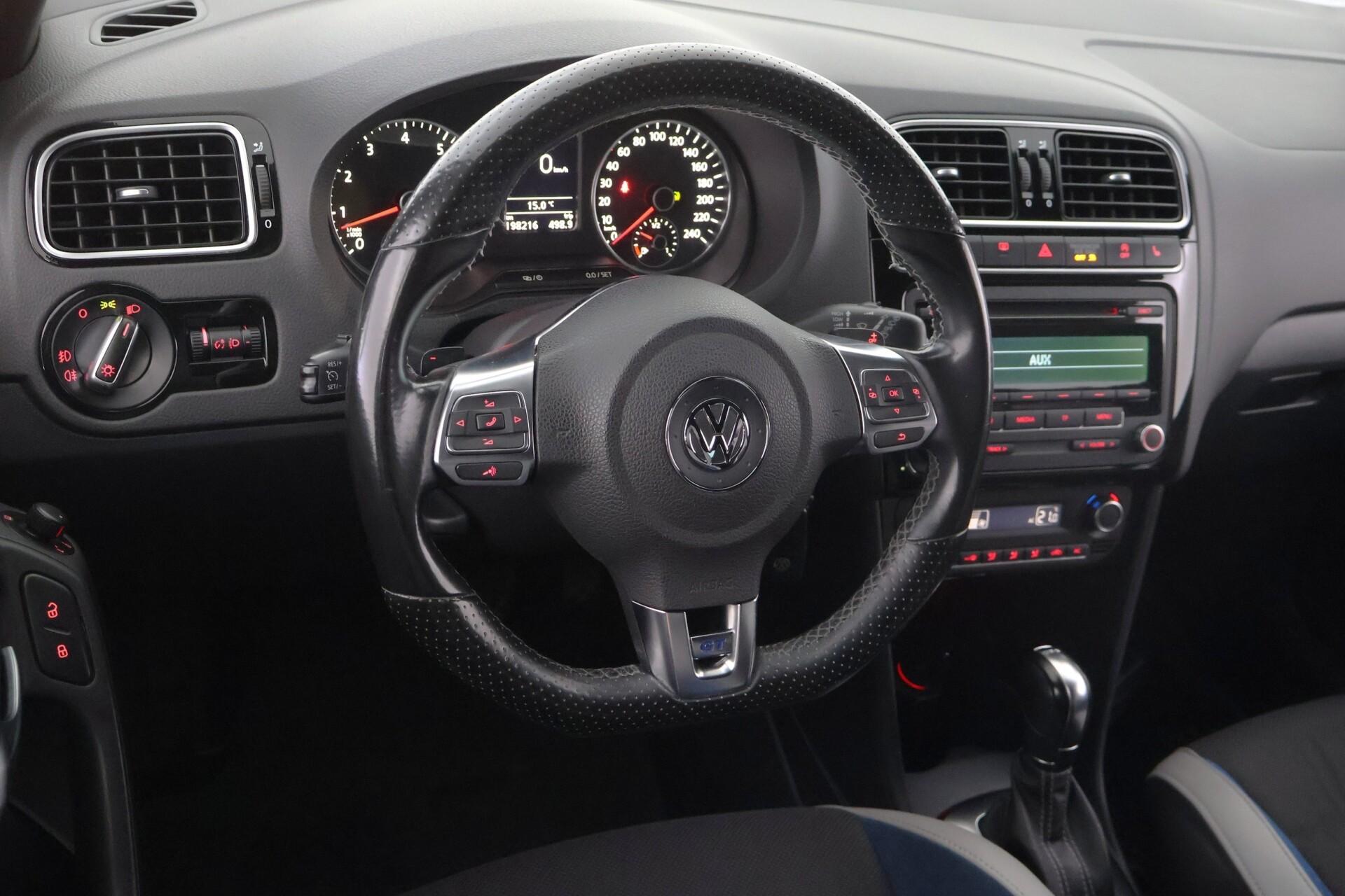VOLKSWAGEN Polo 2014